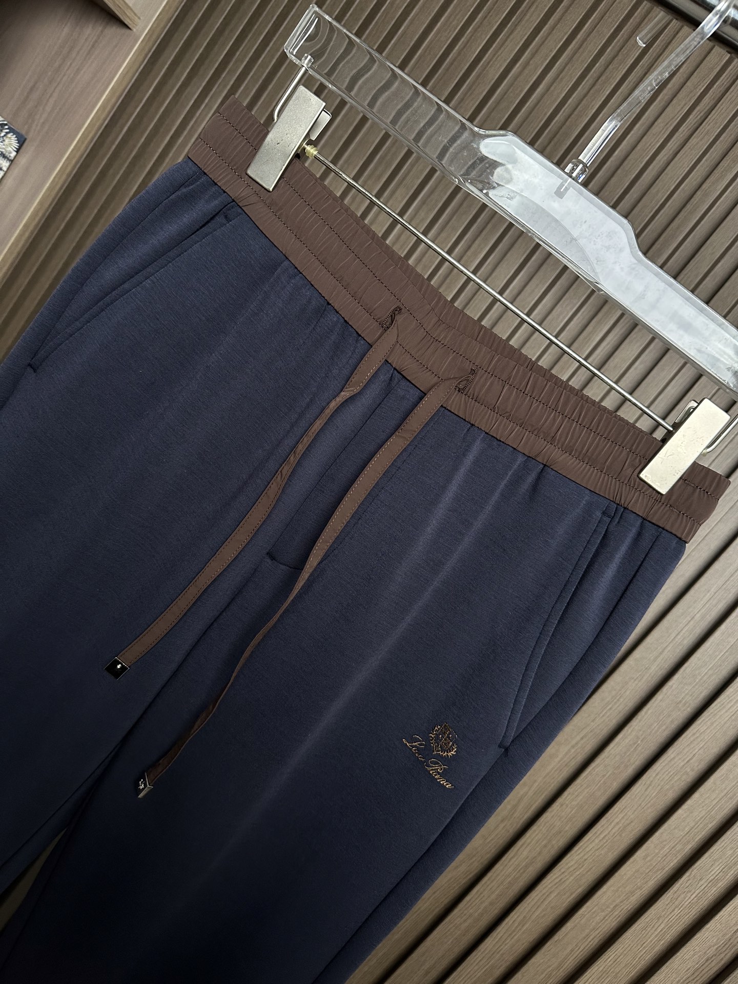 （藏蓝色～）Loro piana诺悠翩雅26SS春夏新款休闲裤（2色款～）采用升级版，二醋酸，空气层面料