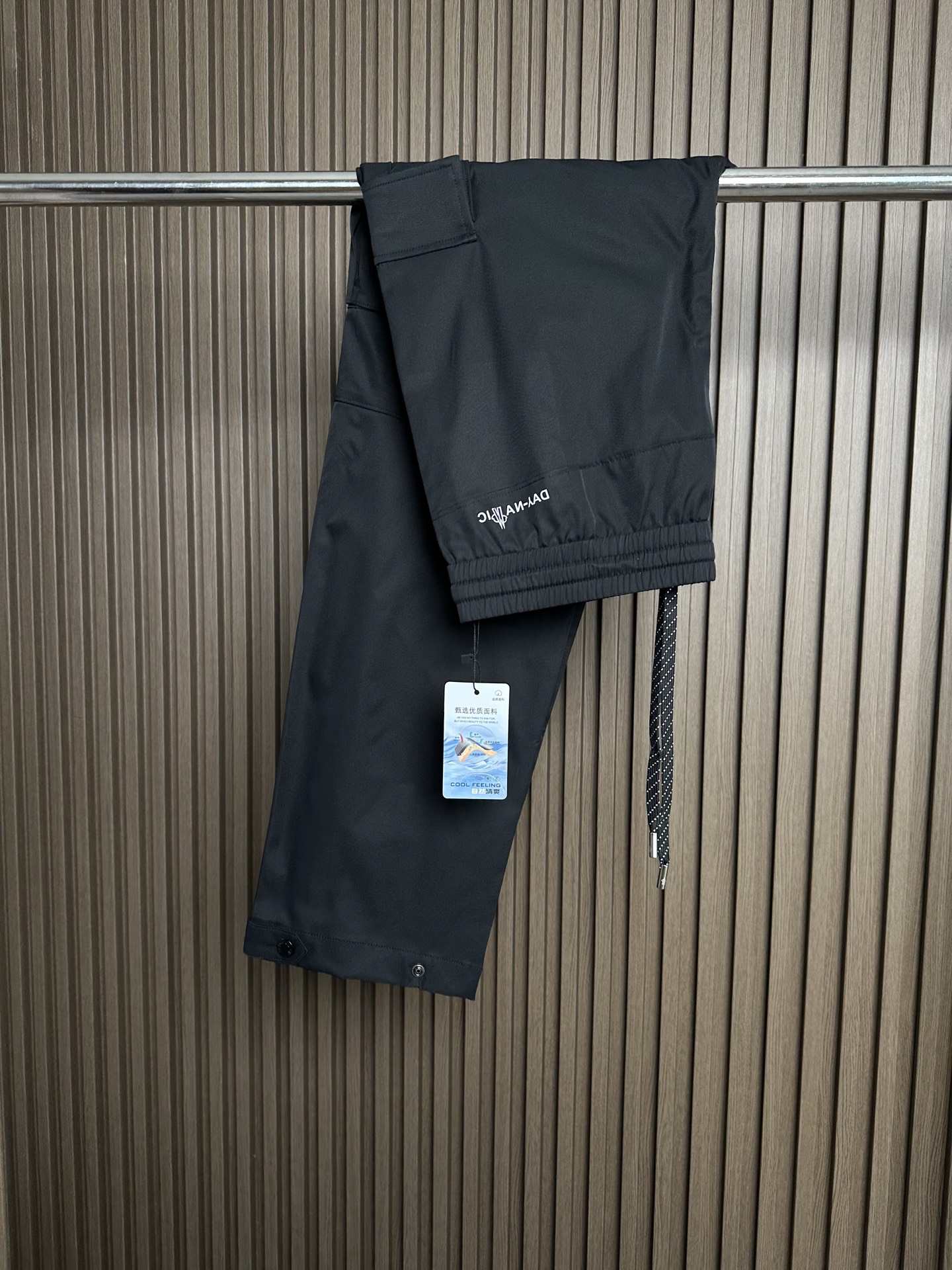 Mon蒙口26SS春夏休闲裤，高端品质，高级定制面料，舒适透气，版型时尚，适合各种搭配颜色：黑色，藏蓝码