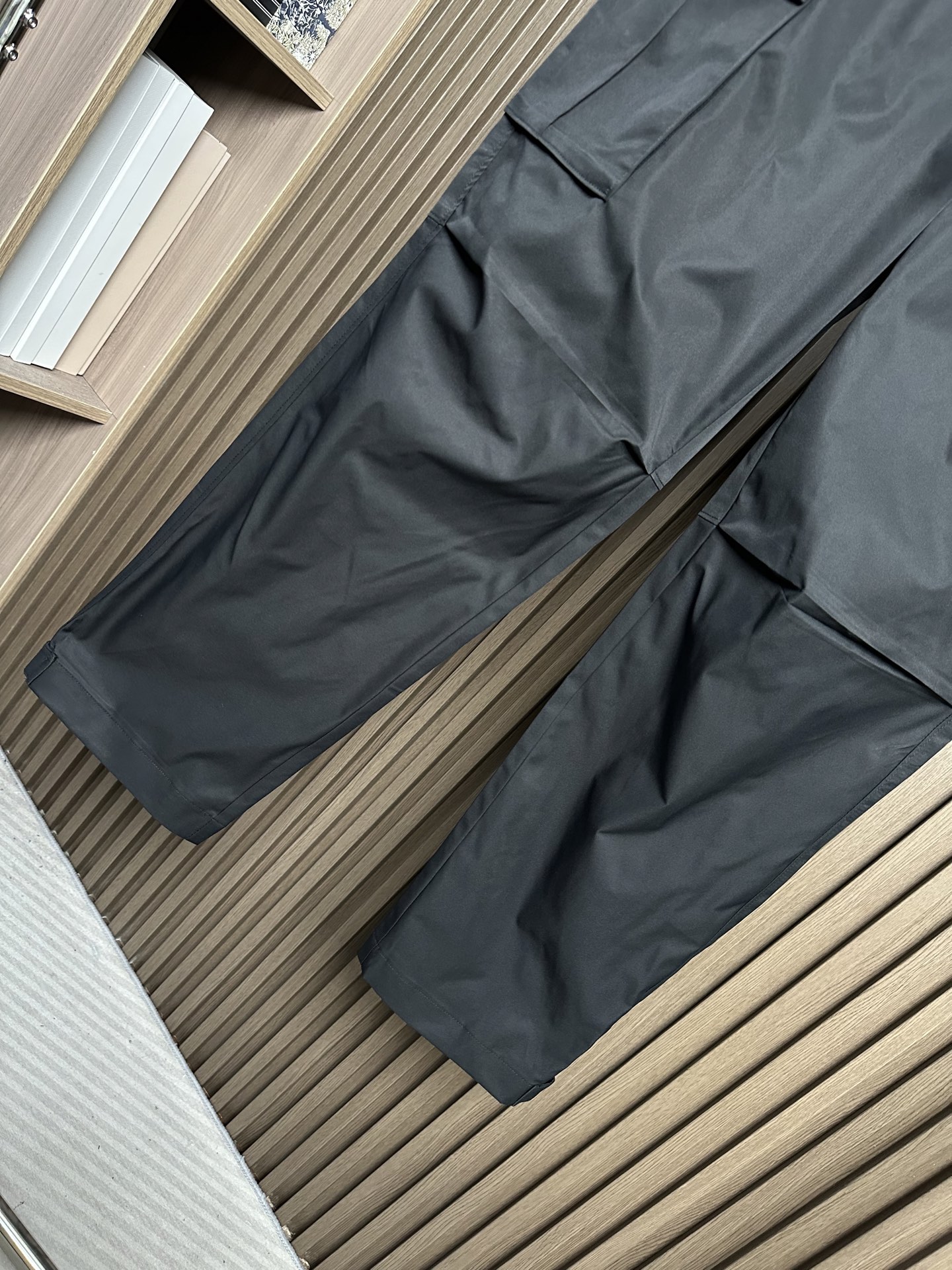 Mon蒙口26SS春夏休闲裤，高端品质，高级定制面料，舒适透气，版型时尚，适合各种搭配颜色：黑色，藏蓝码