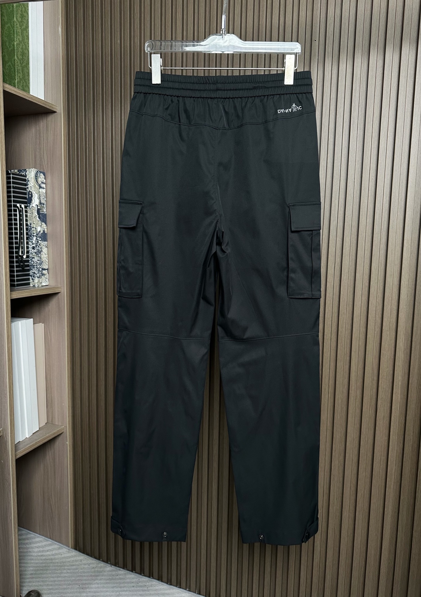 Mon蒙口26SS春夏休闲裤，高端品质，高级定制面料，舒适透气，版型时尚，适合各种搭配颜色：黑色，藏蓝码