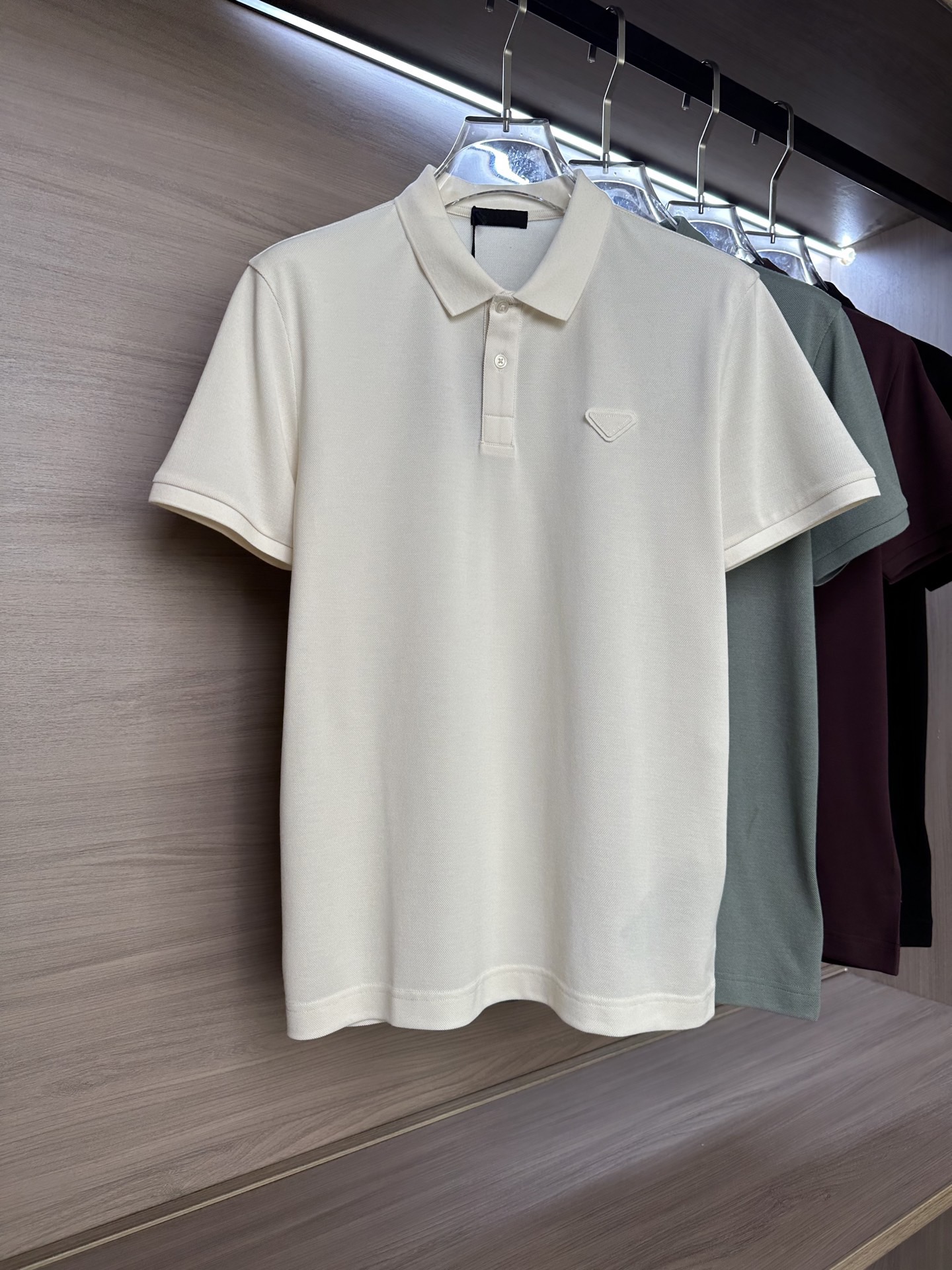 PD普拉达26SS春夏新款POLO 原版定制 面料选用进口钻石羊毛珠地棉 轻薄透气 上身丝滑舒适 高端大