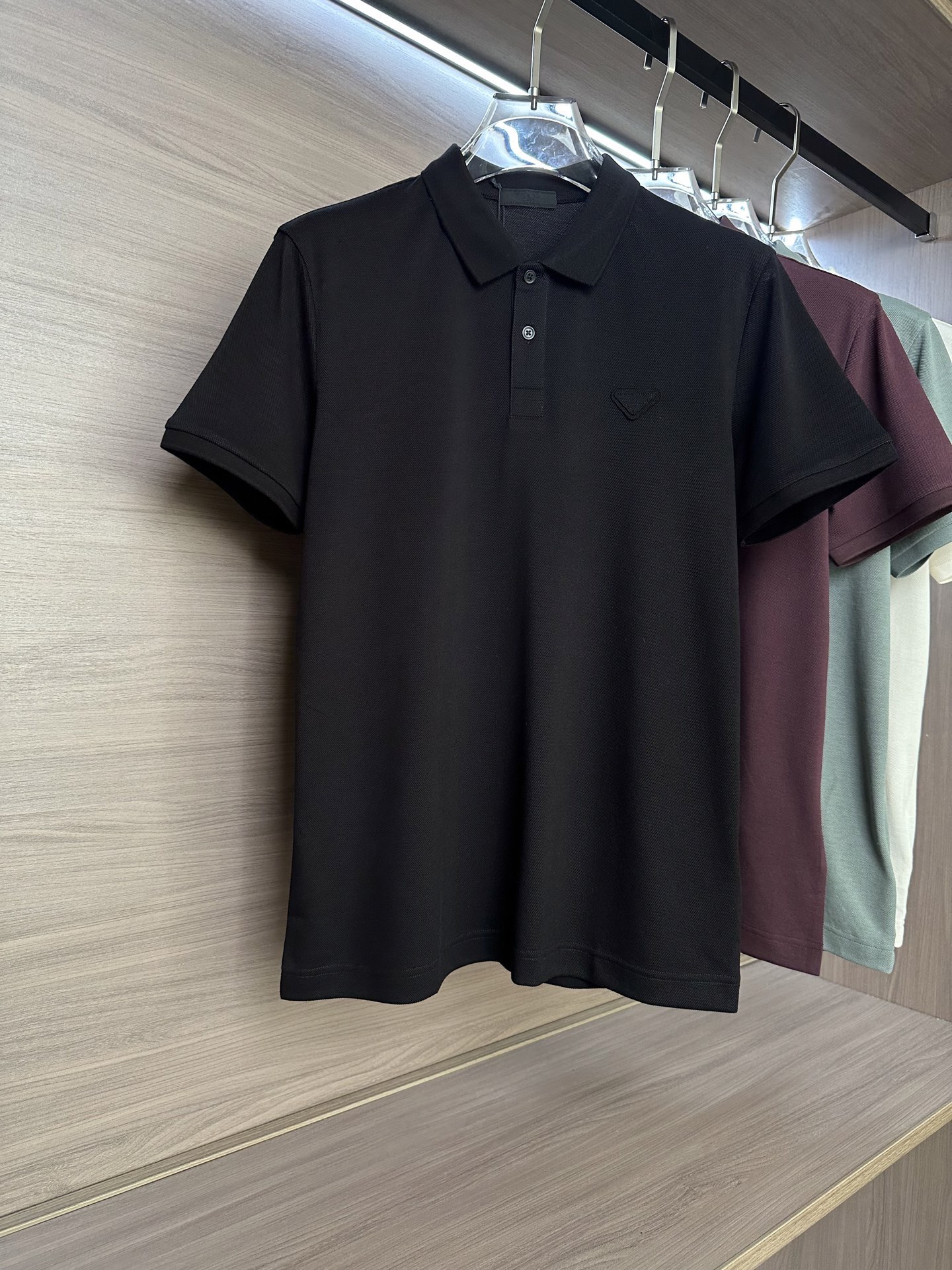 PD普拉达26SS春夏新款POLO 原版定制 面料选用进口钻石羊毛珠地棉 轻薄透气 上身丝滑舒适 高端大