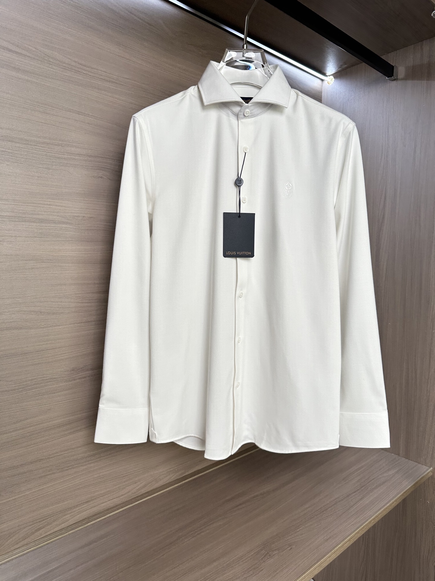 LV驴家26SS春夏新款长袖衬衫驴牌LV新款，商务绅士通勤款时尚又得体，百搭好驾驭长袖衬衫，在繁忙的都市