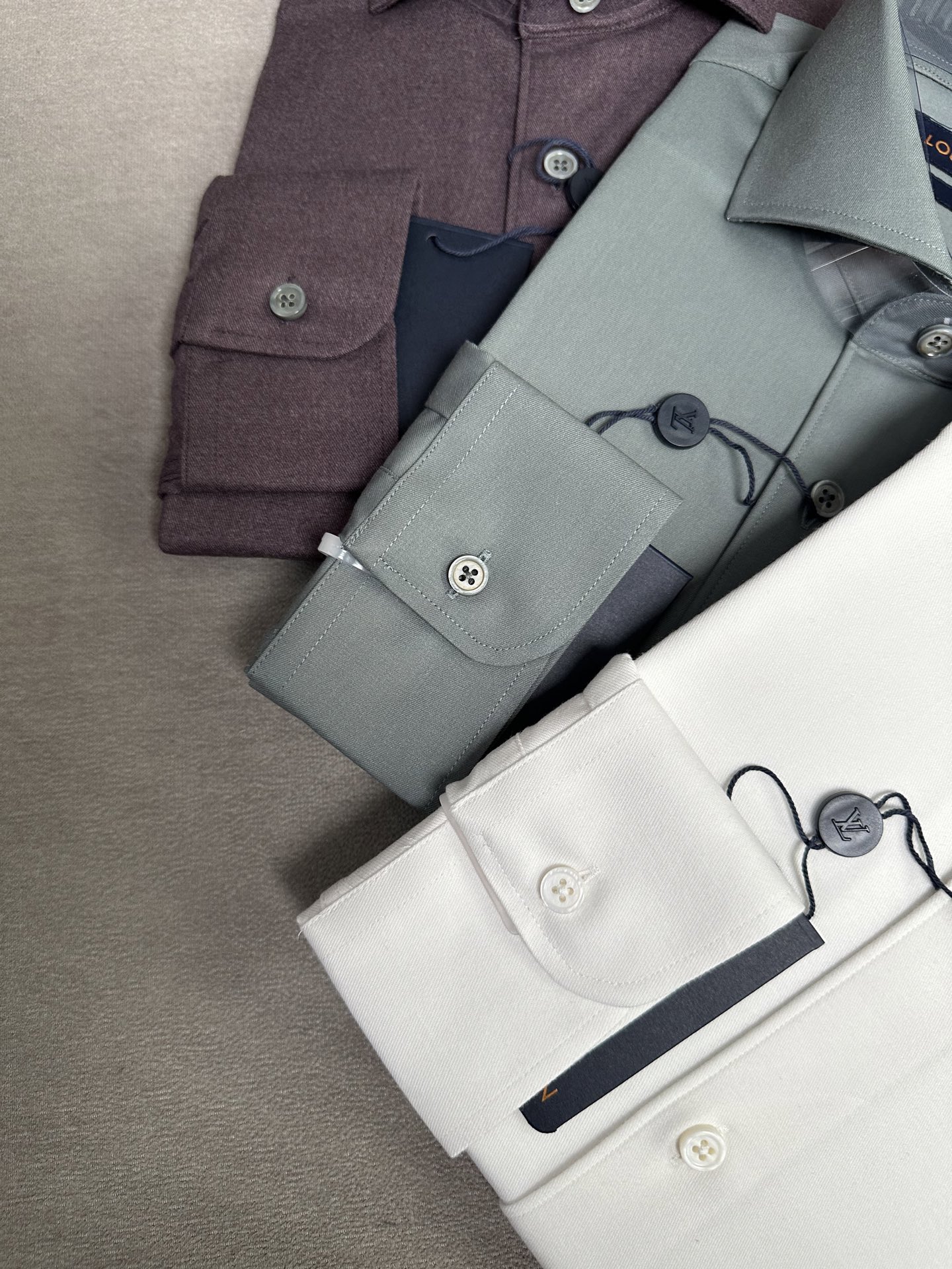 LV驴家26SS春夏新款长袖衬衫驴牌LV新款，商务绅士通勤款时尚又得体，百搭好驾驭长袖衬衫，在繁忙的都市