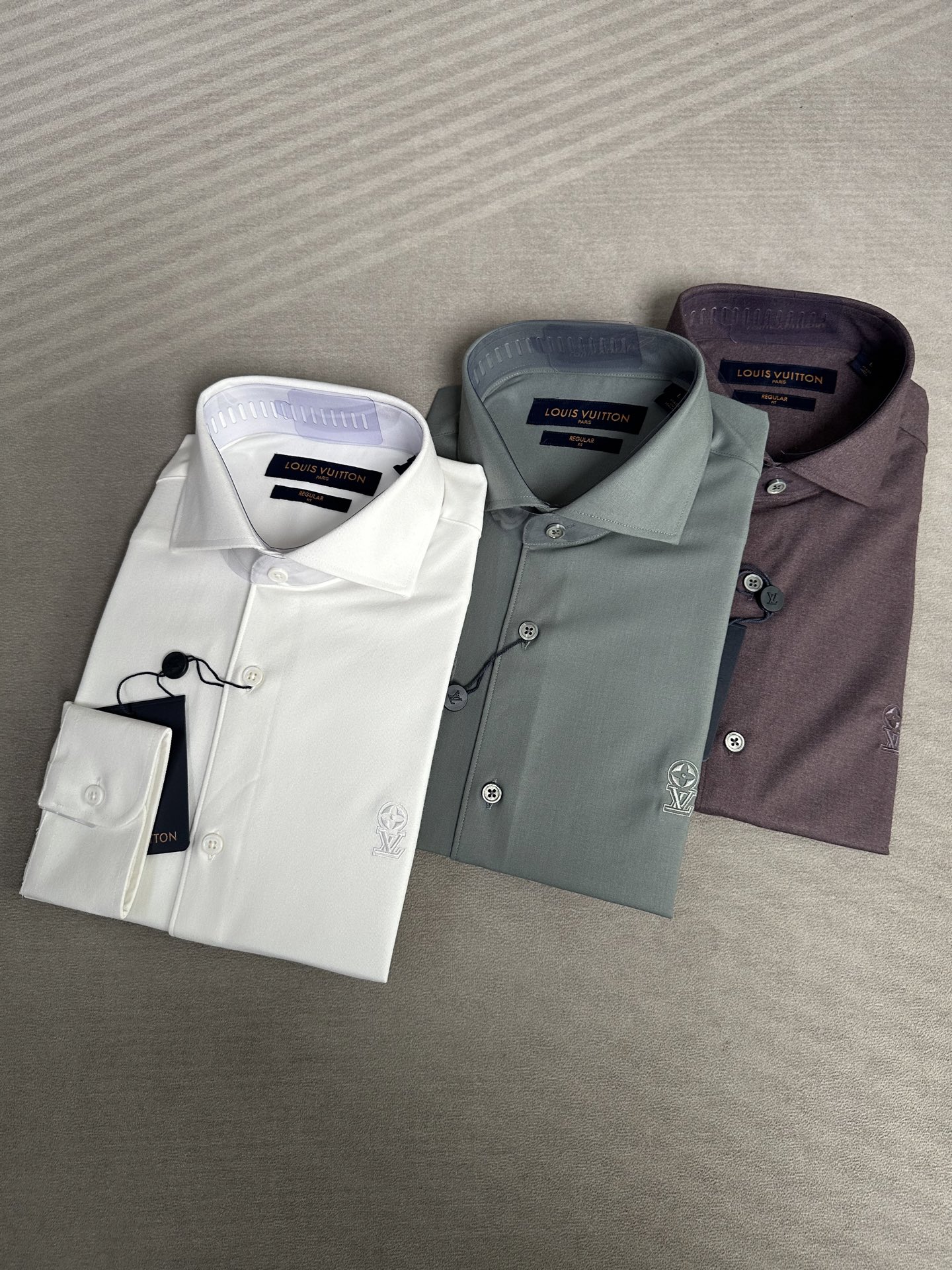 LV驴家26SS春夏新款长袖衬衫驴牌LV新款，商务绅士通勤款时尚又得体，百搭好驾驭长袖衬衫，在繁忙的都市