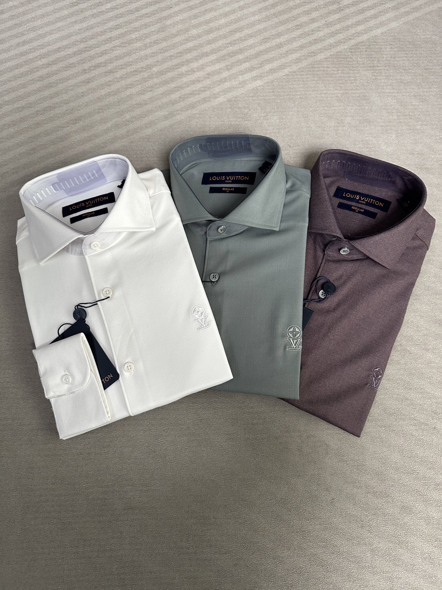 LV驴家26SS春夏新款长袖衬衫驴牌LV新款，商务绅士通勤款时尚又得体，百搭好驾驭长袖衬衫，在繁忙的都市