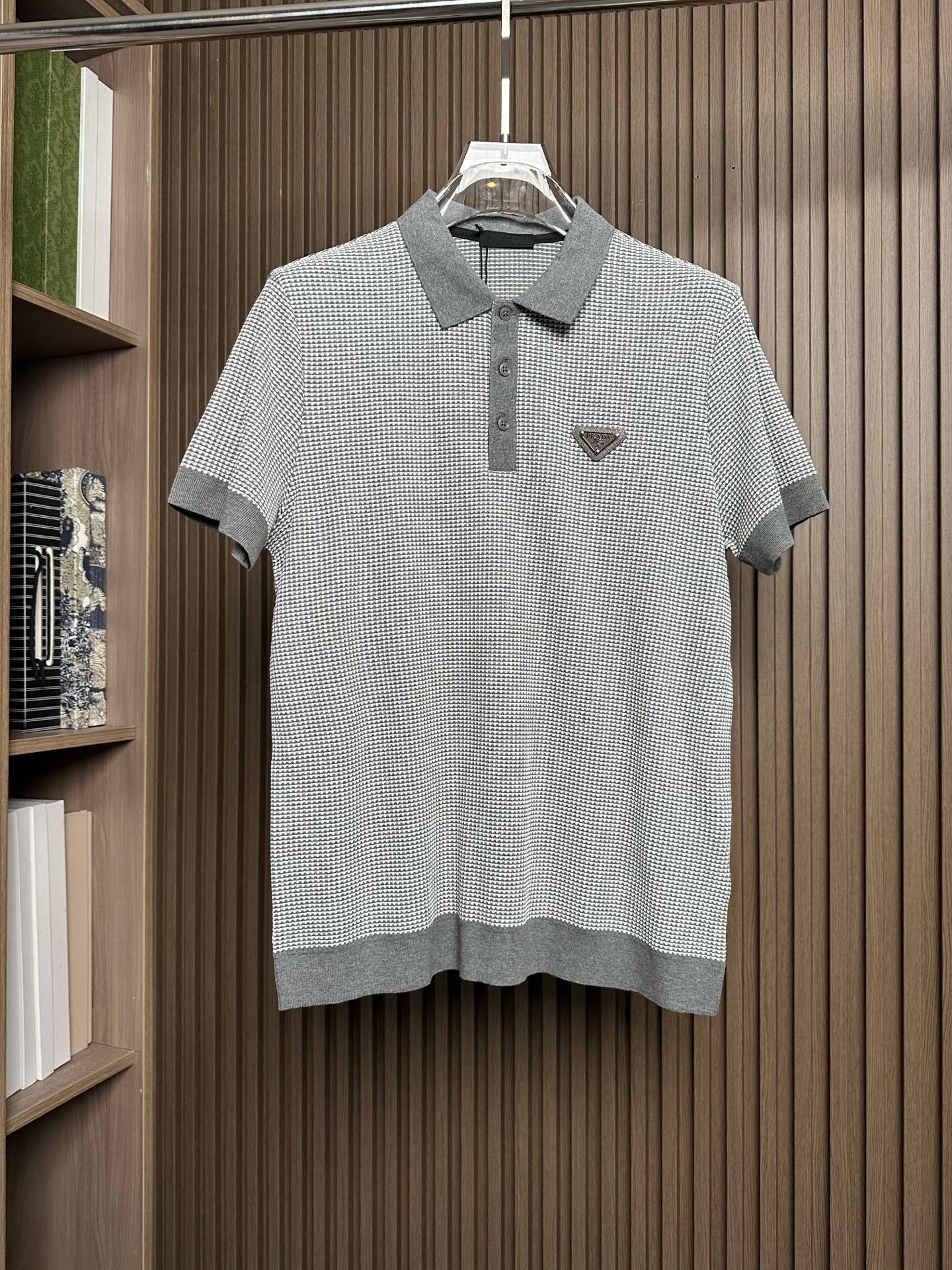 （深灰～）PRADA普拉达26SS春夏新款竖条提花起脚短袖 原版定制 面料选用进口彩柔棉 轻薄透气 上身