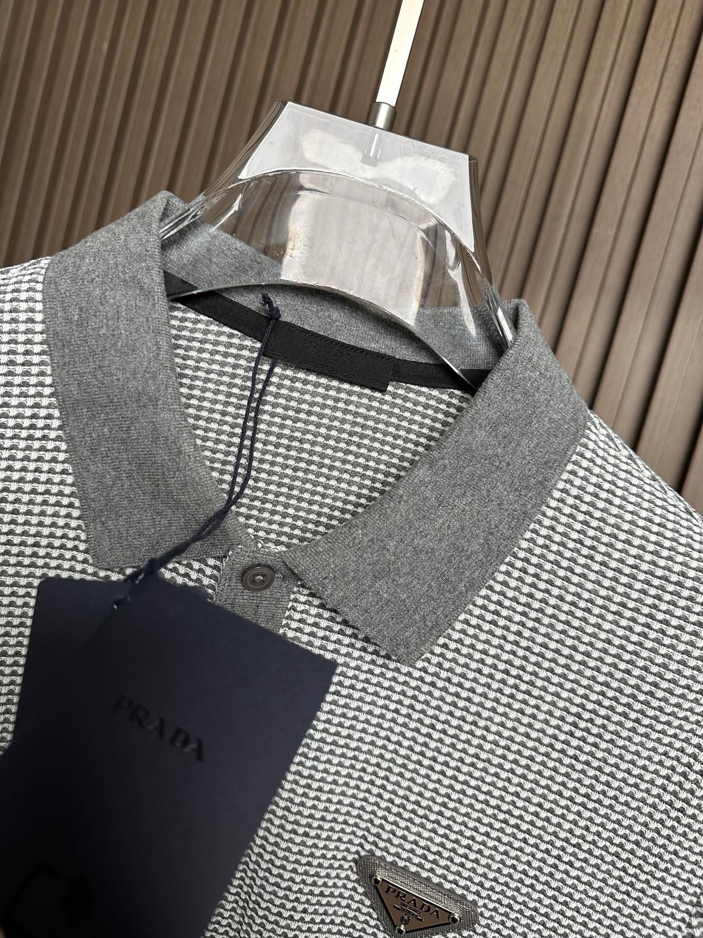 （深灰～）PRADA普拉达26SS春夏新款竖条提花起脚短袖 原版定制 面料选用进口彩柔棉 轻薄透气 上身