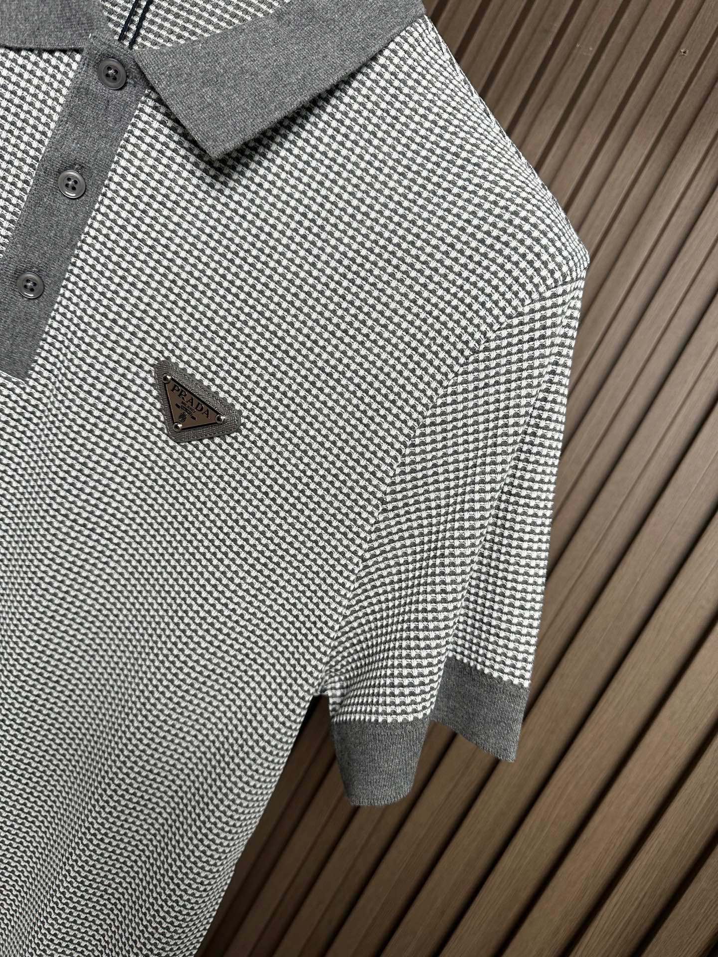 （深灰～）PRADA普拉达26SS春夏新款竖条提花起脚短袖 原版定制 面料选用进口彩柔棉 轻薄透气 上身