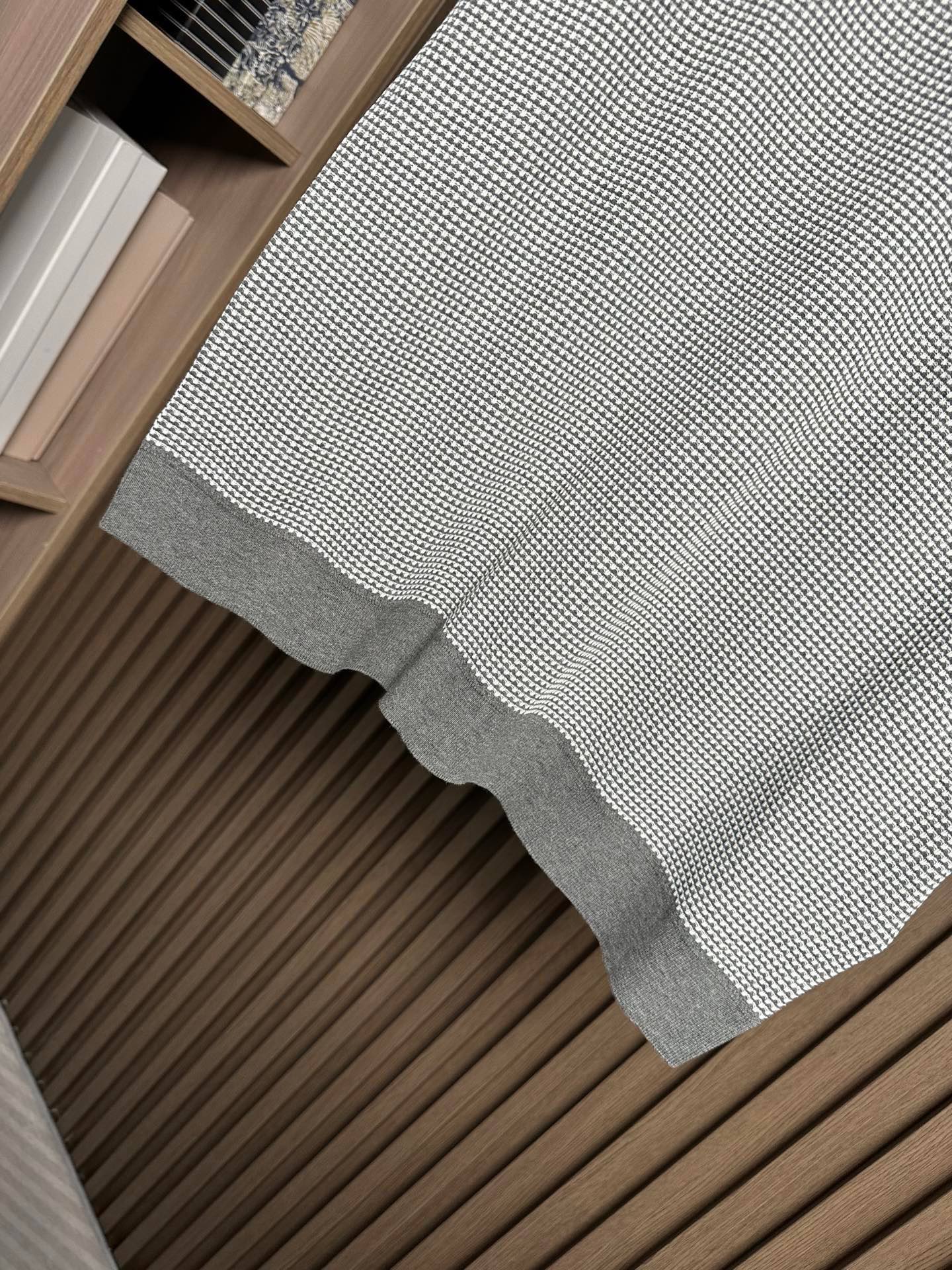 （深灰～）PRADA普拉达26SS春夏新款竖条提花起脚短袖 原版定制 面料选用进口彩柔棉 轻薄透气 上身