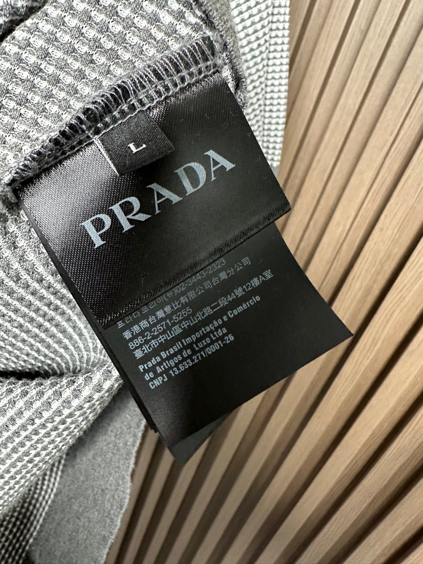 （深灰～）PRADA普拉达26SS春夏新款竖条提花起脚短袖 原版定制 面料选用进口彩柔棉 轻薄透气 上身