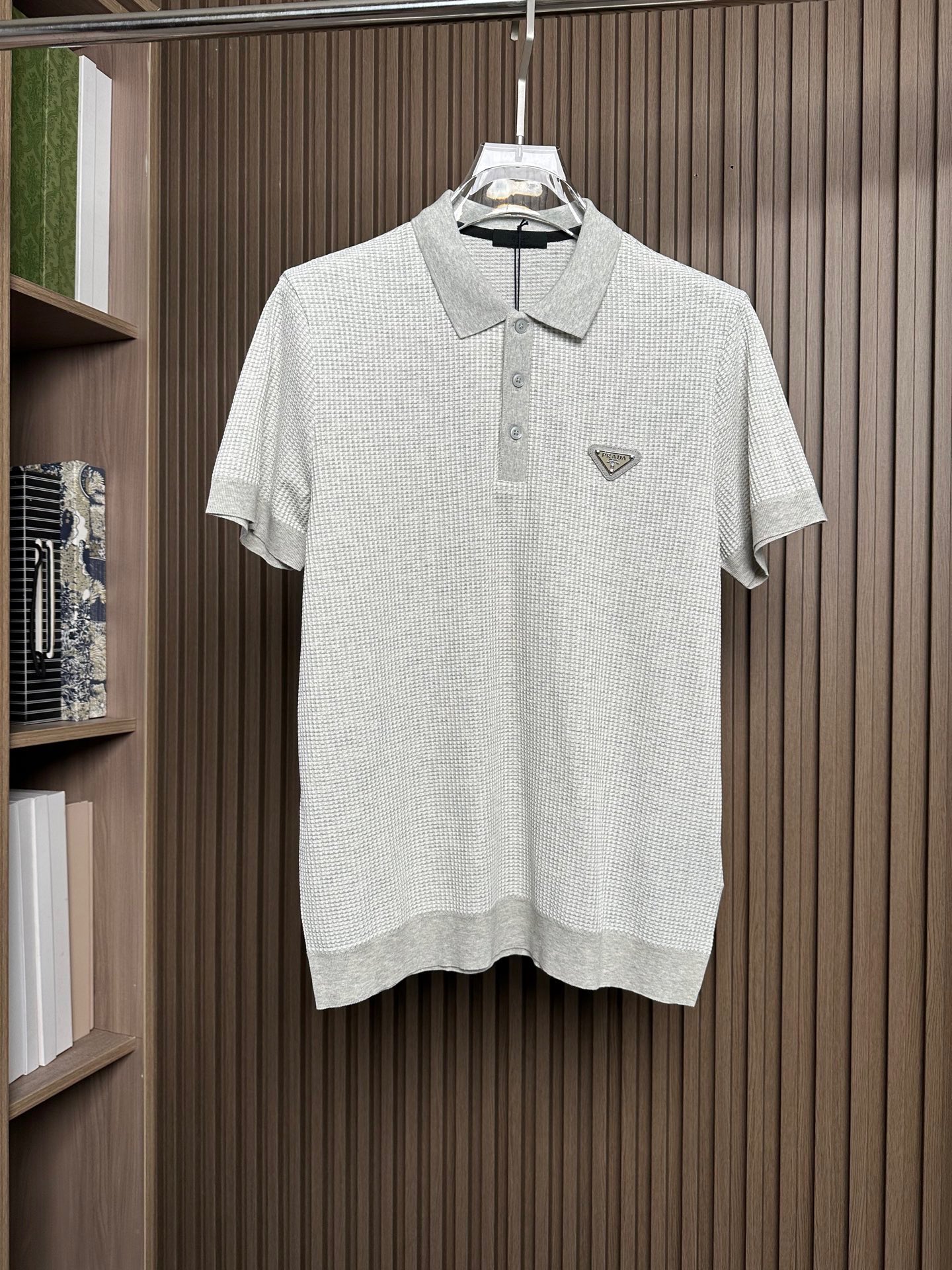 （浅灰～）PRADA普拉达26SS春夏新款竖条提花起脚短袖 原版定制 面料选用进口彩柔棉 轻薄透气 上身