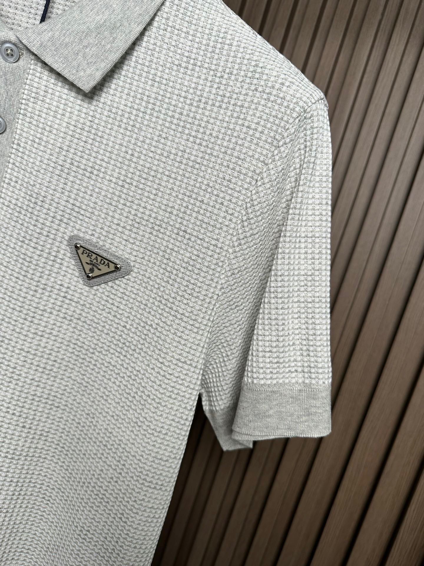 （浅灰～）PRADA普拉达26SS春夏新款竖条提花起脚短袖 原版定制 面料选用进口彩柔棉 轻薄透气 上身