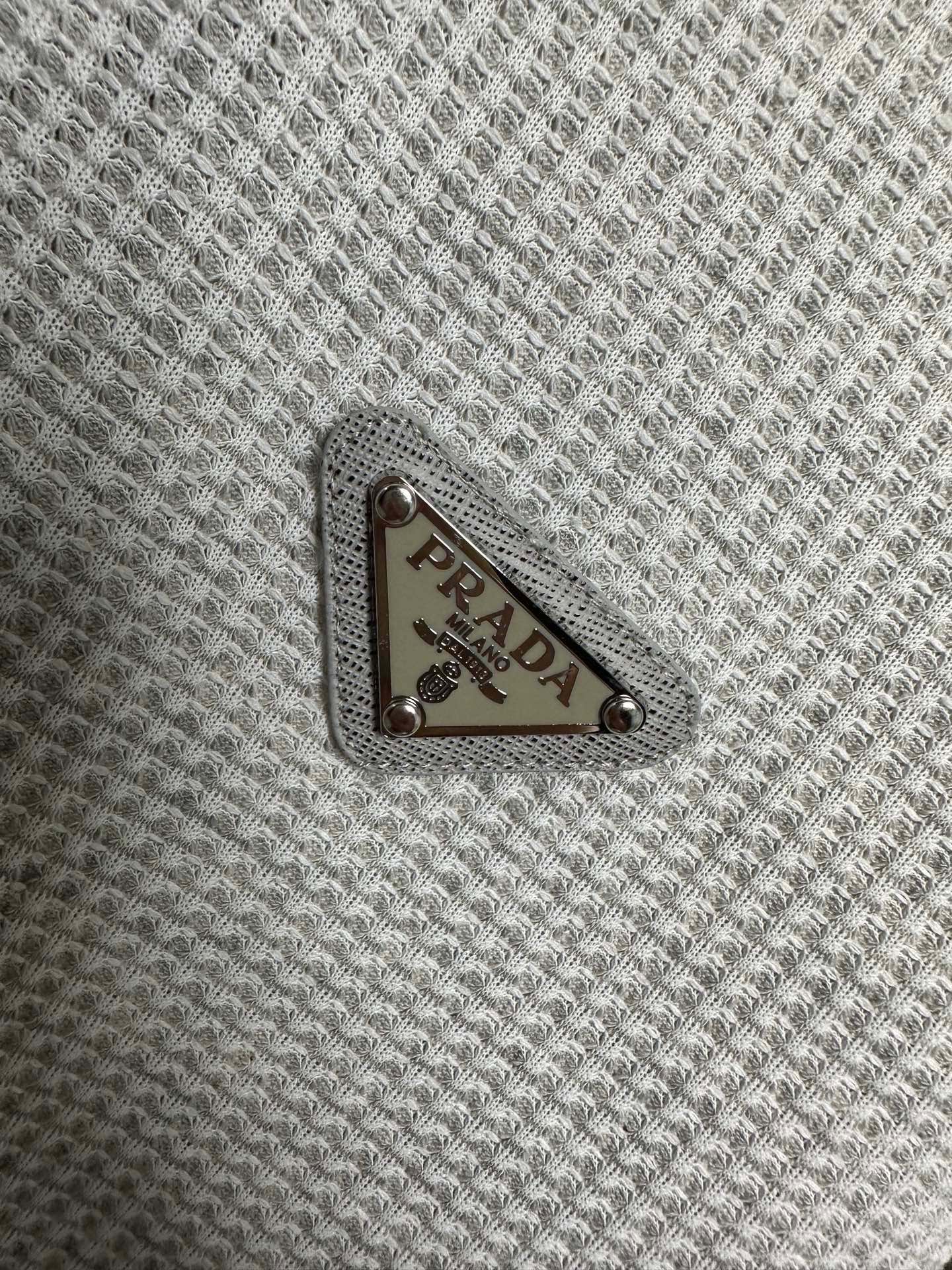 （浅灰～）PRADA普拉达26SS春夏新款竖条提花起脚短袖 原版定制 面料选用进口彩柔棉 轻薄透气 上身