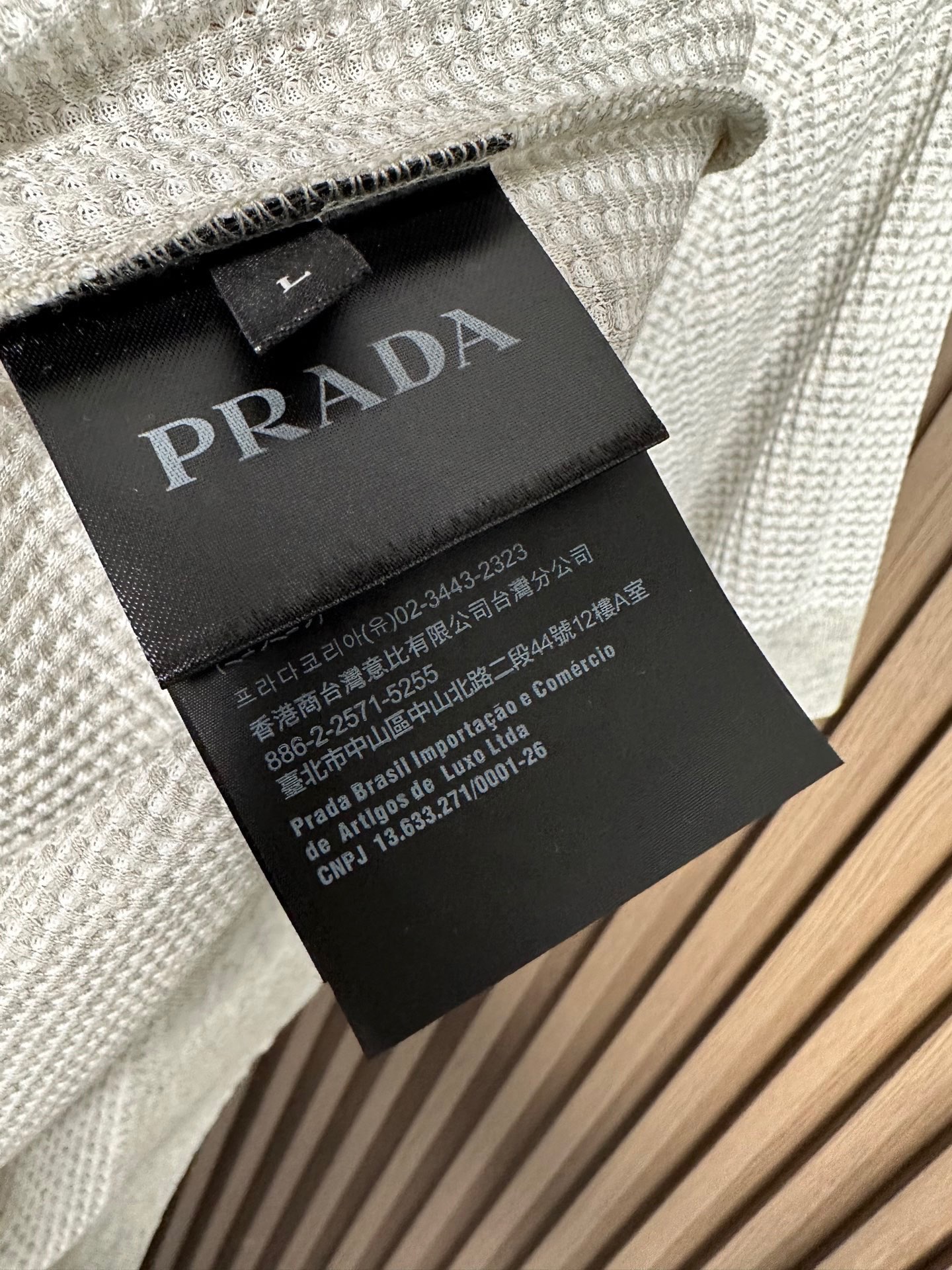 （浅灰～）PRADA普拉达26SS春夏新款竖条提花起脚短袖 原版定制 面料选用进口彩柔棉 轻薄透气 上身