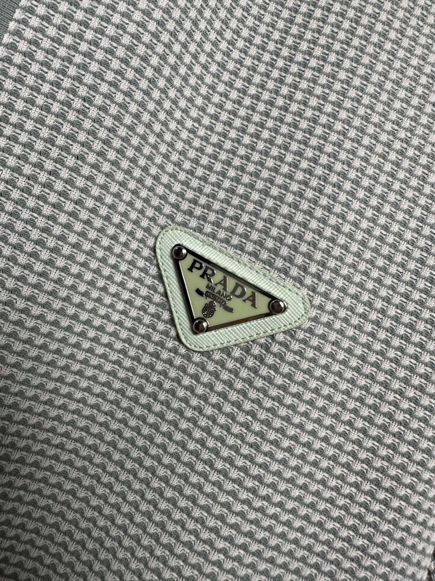 （豆绿～）PRADA普拉达26SS春夏新款竖条提花起脚短袖 原版定制 面料选用进口彩柔棉 轻薄透气 上身