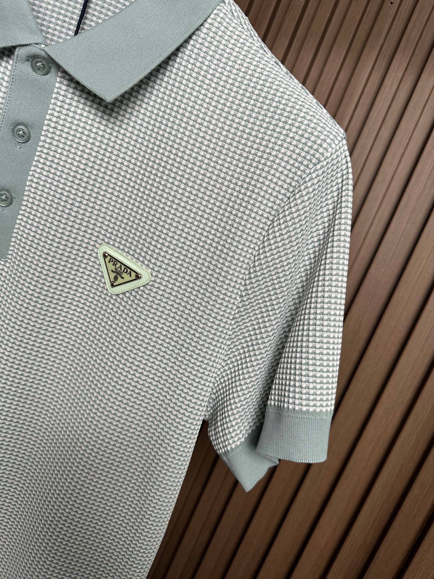 （豆绿～）PRADA普拉达26SS春夏新款竖条提花起脚短袖 原版定制 面料选用进口彩柔棉 轻薄透气 上身