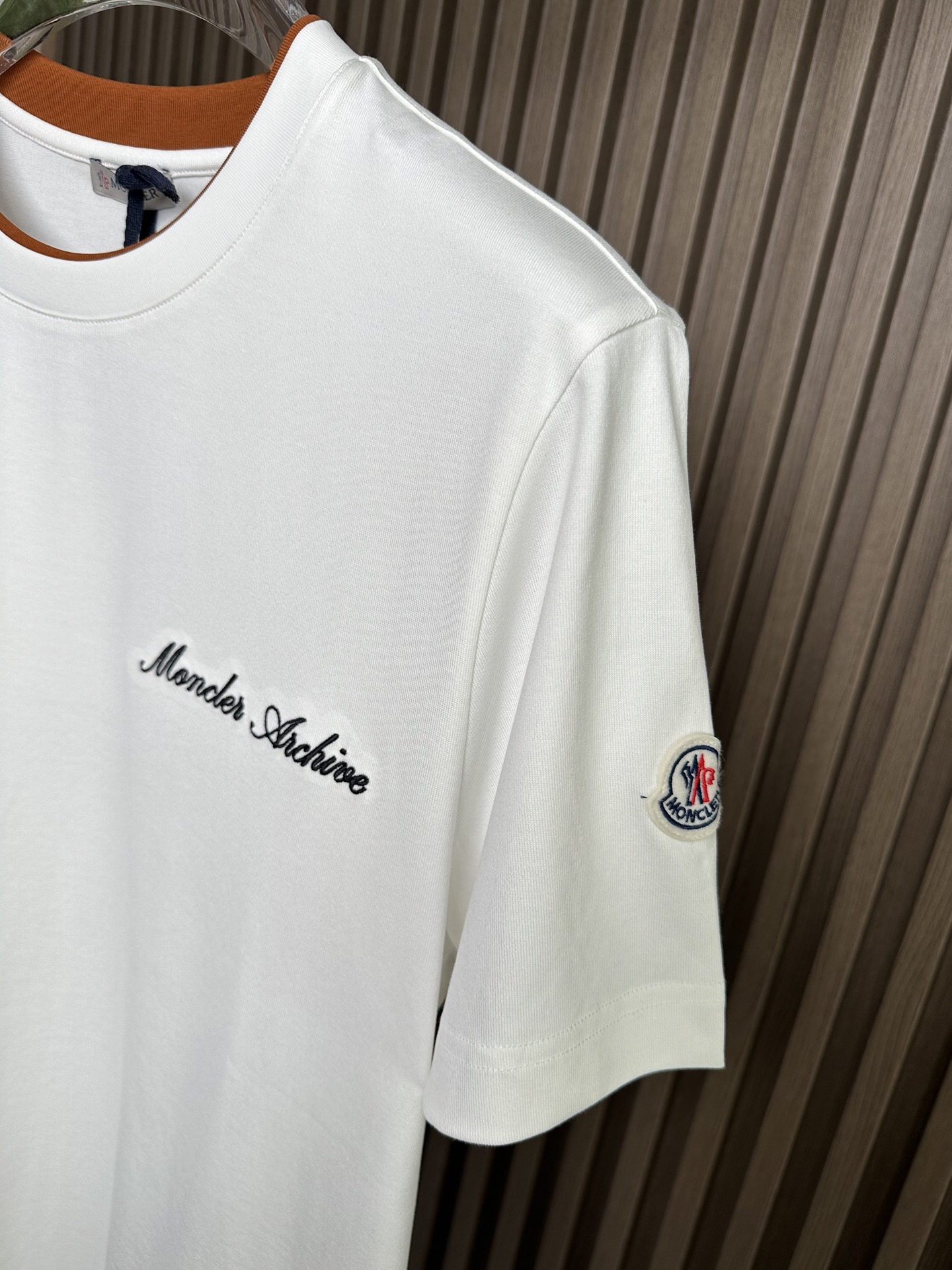 MONCLER2026春夏短袖（领口拼接棕色🏾双层设计） MONCLER这款短袖面料采用32支双股新疆长