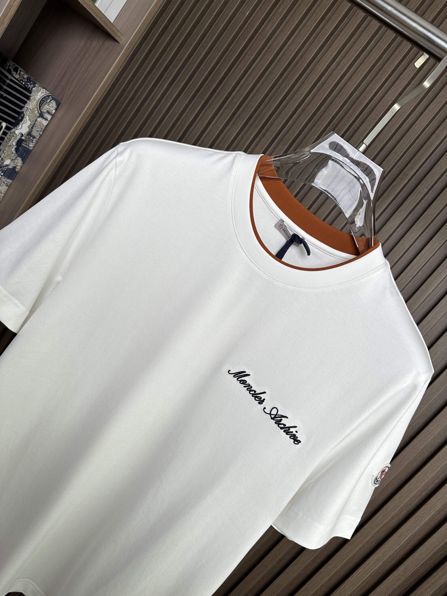 MONCLER2026春夏短袖（领口拼接棕色🏾双层设计） MONCLER这款短袖面料采用32支双股新疆长