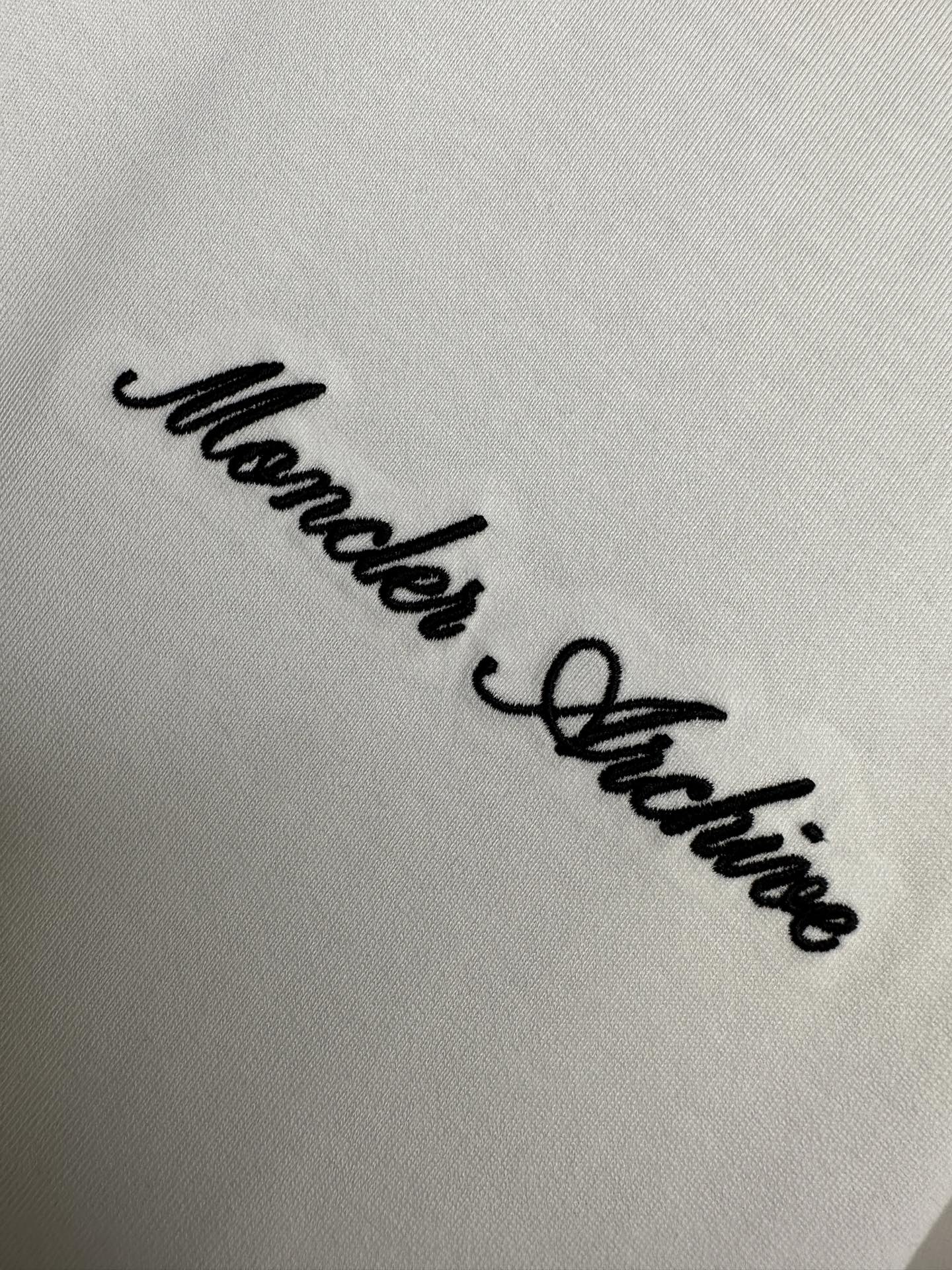 MONCLER2026春夏短袖（领口拼接棕色🏾双层设计） MONCLER这款短袖面料采用32支双股新疆长