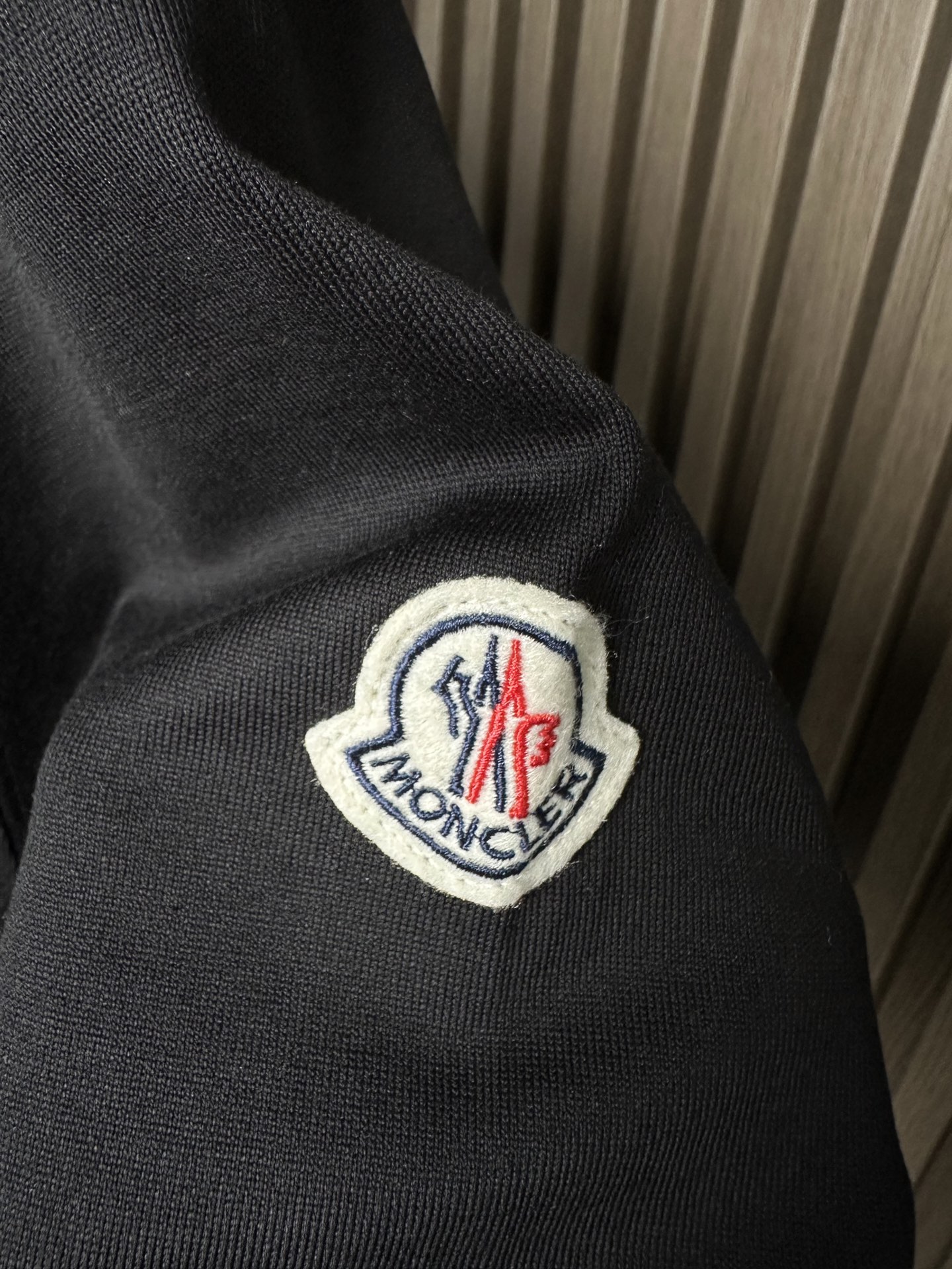 MONCLER2026春夏短袖（领口拼接棕色🏾双层设计） MONCLER这款短袖面料采用32支双股新疆长