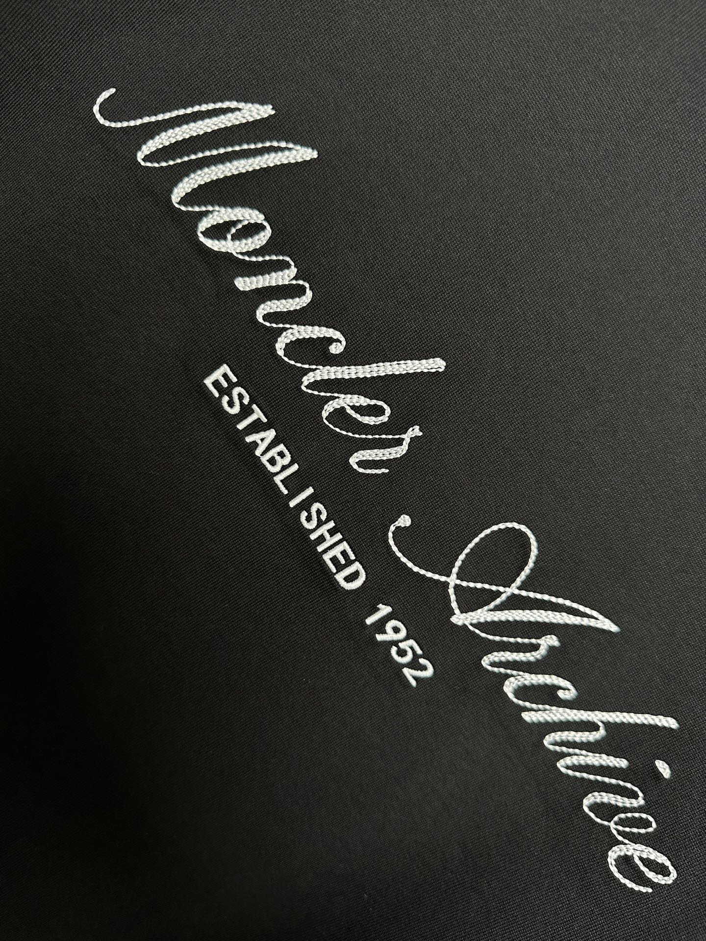 MONCLER2026春夏短袖（领口拼接棕色🏾双层设计） MONCLER这款短袖面料采用32支双股新疆长