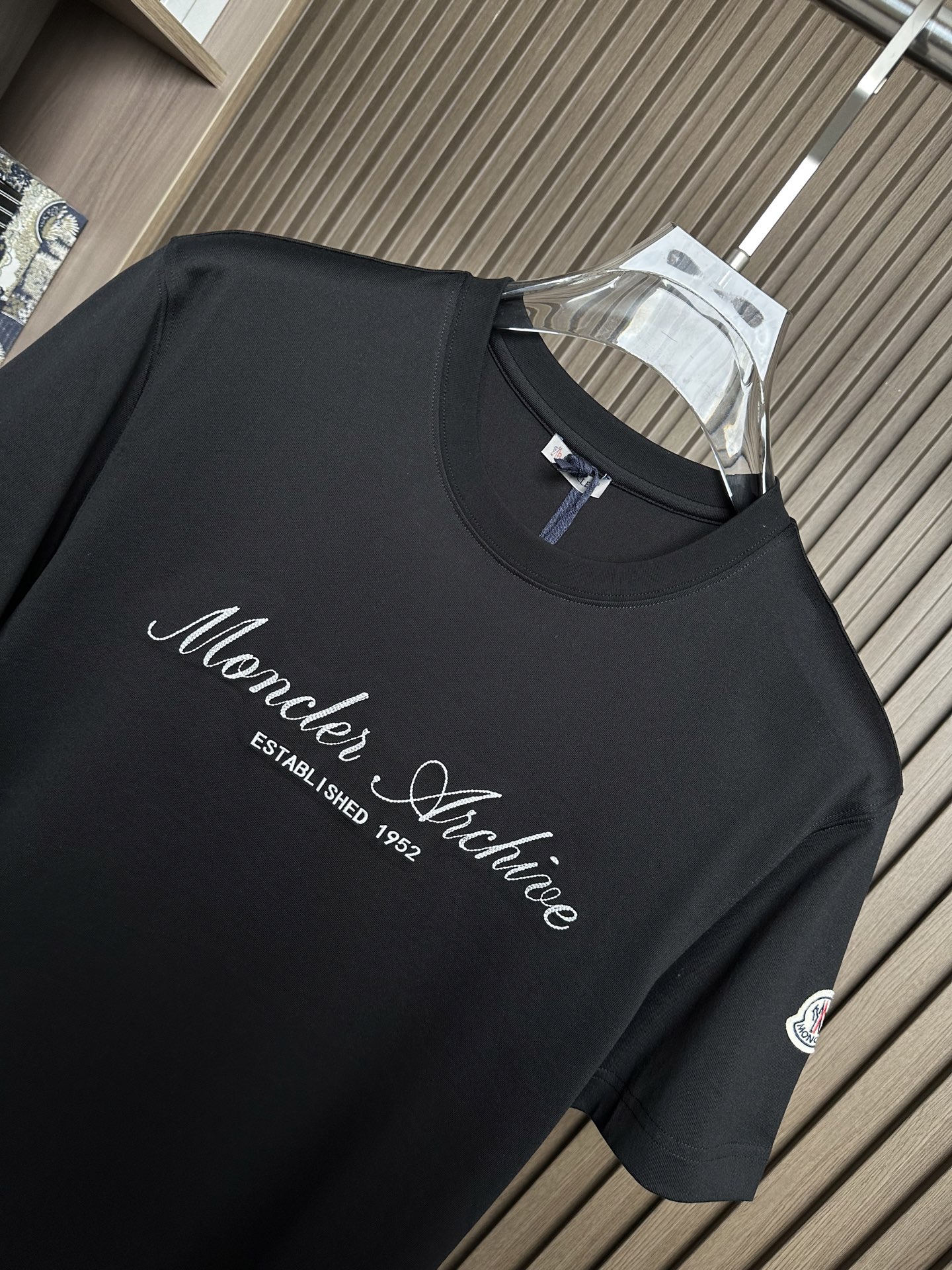 MONCLER2026春夏短袖（领口拼接棕色🏾双层设计） MONCLER这款短袖面料采用32支双股新疆长