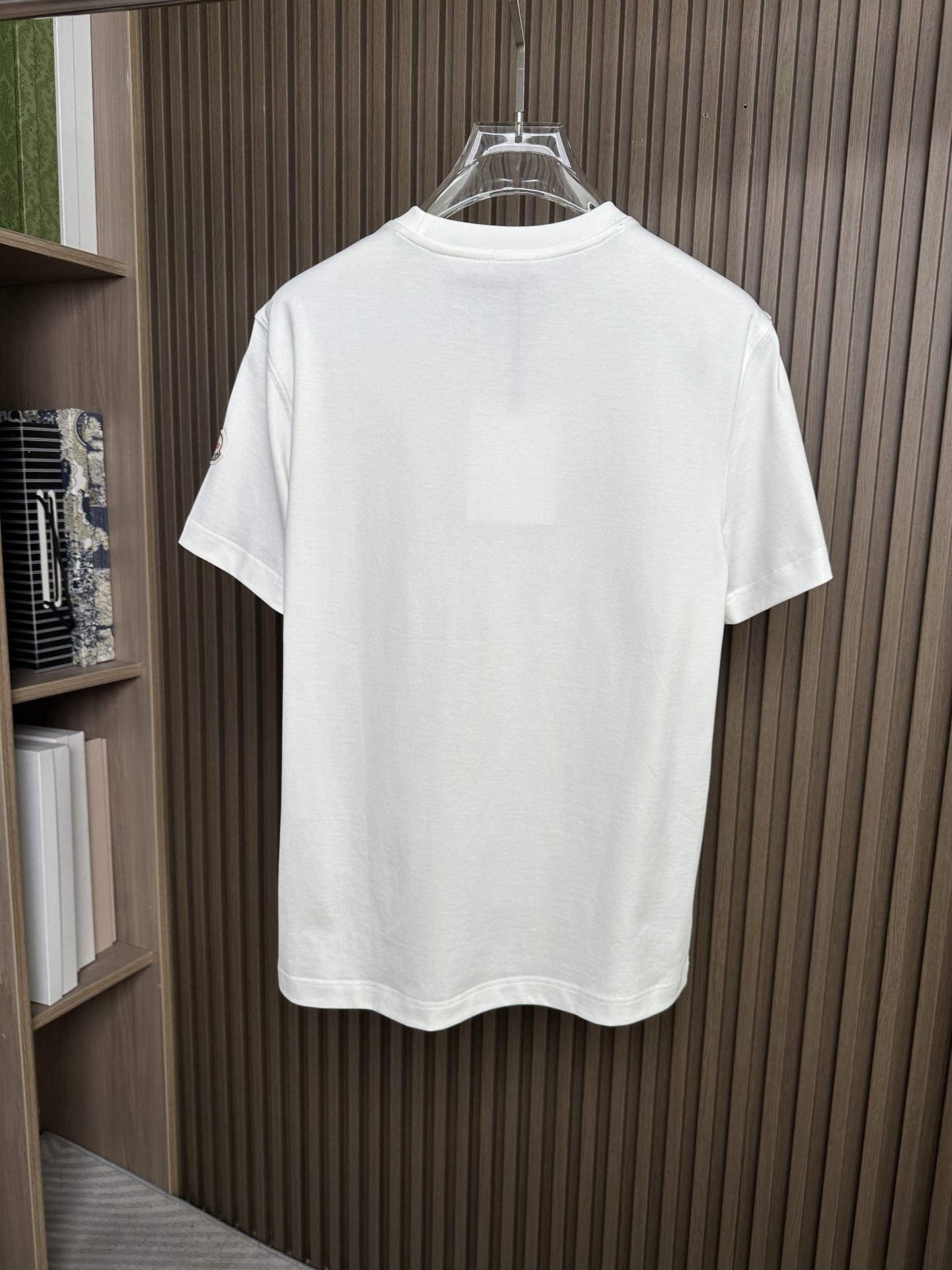 （白色～）MONCLER2026春夏短袖（领口拼接棕色🏾双层设计） MONCLER这款短袖面料采用32支