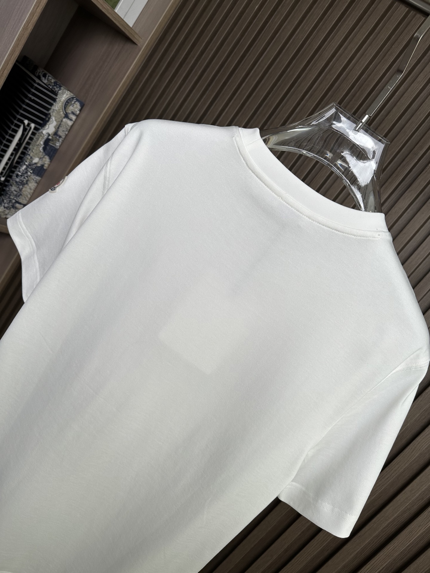 （白色～）MONCLER2026春夏短袖（领口拼接棕色🏾双层设计） MONCLER这款短袖面料采用32支