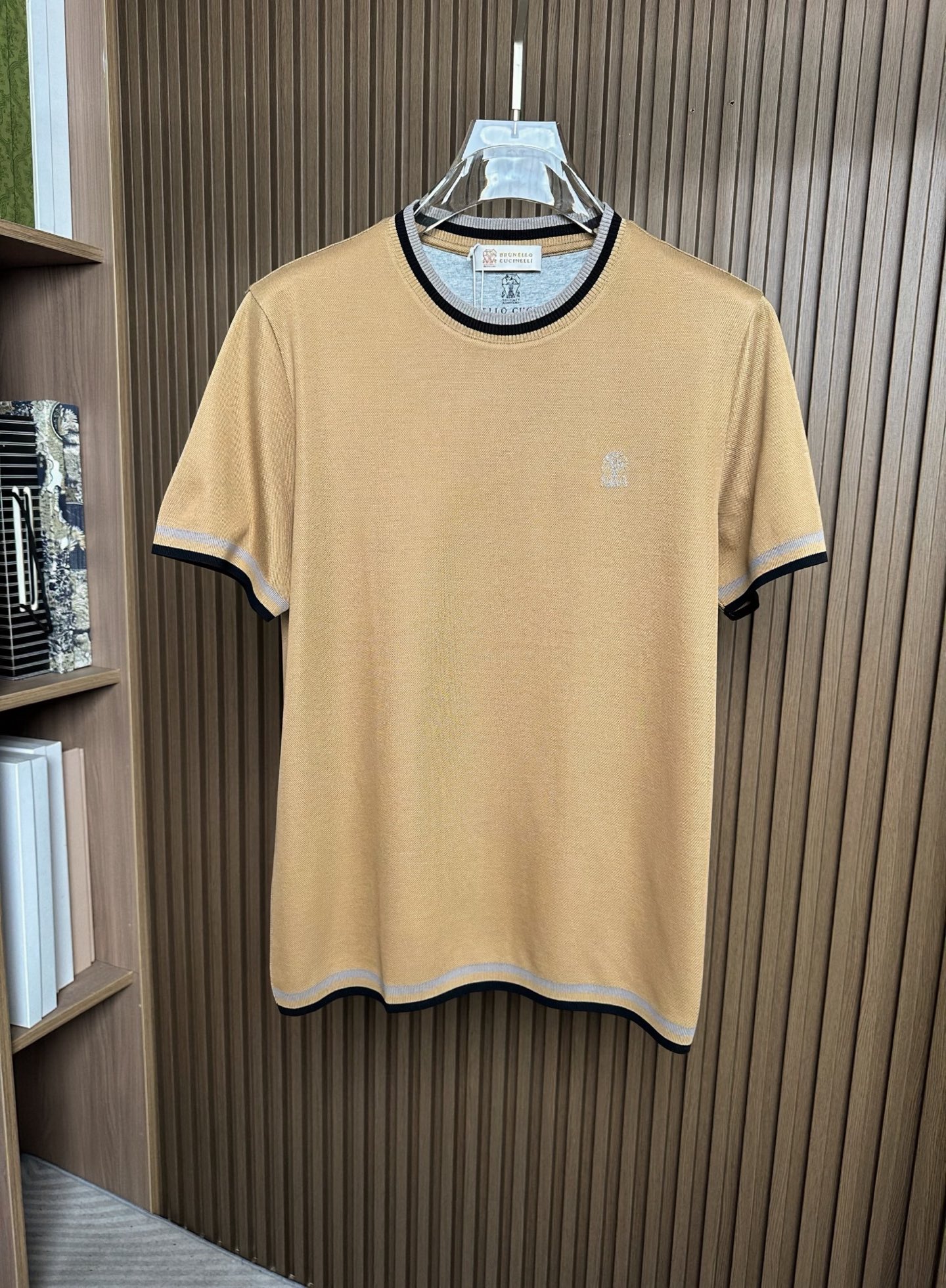 （卡其～）BC家26SS春夏短袖（两色叠加领口，袖口设计） 这款短袖面料采用32支双股新疆长绒棉紧密圆领
