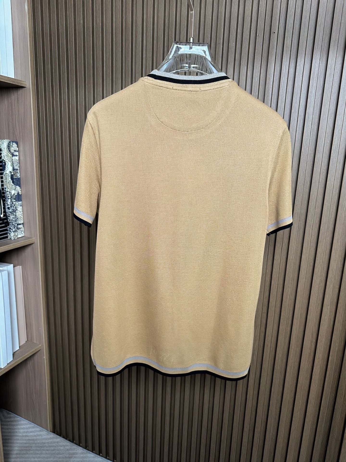 （卡其～）BC家26SS春夏短袖（两色叠加领口，袖口设计） 这款短袖面料采用32支双股新疆长绒棉紧密圆领