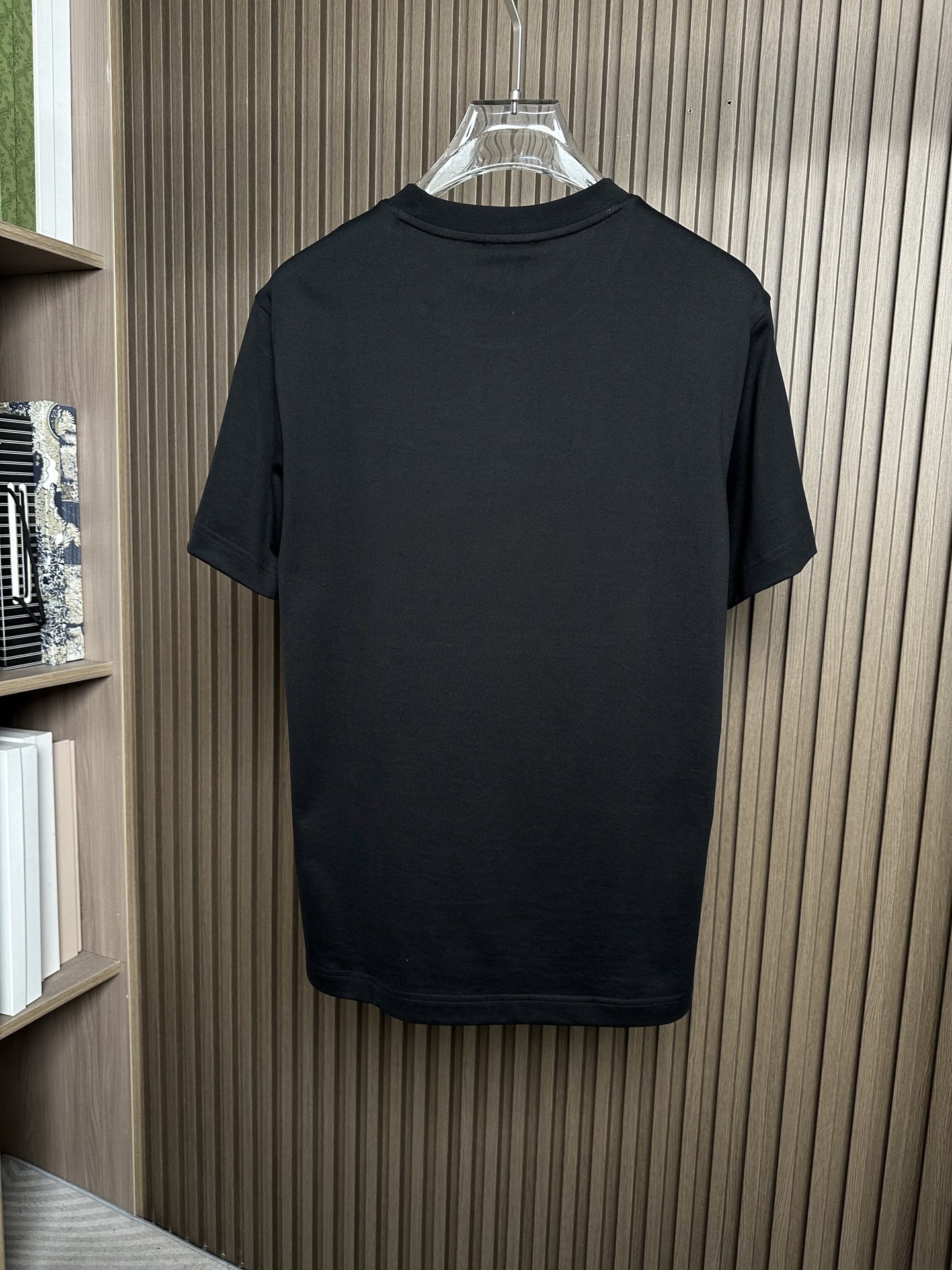 MONCLER2026春夏短袖 MONCLER这款短袖面料采用32支双股新疆长绒棉紧密圆领短袖，领口用耐