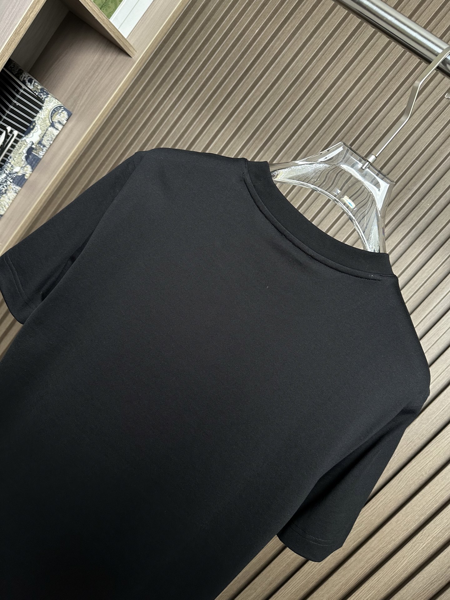 MONCLER2026春夏短袖 MONCLER这款短袖面料采用32支双股新疆长绒棉紧密圆领短袖，领口用耐