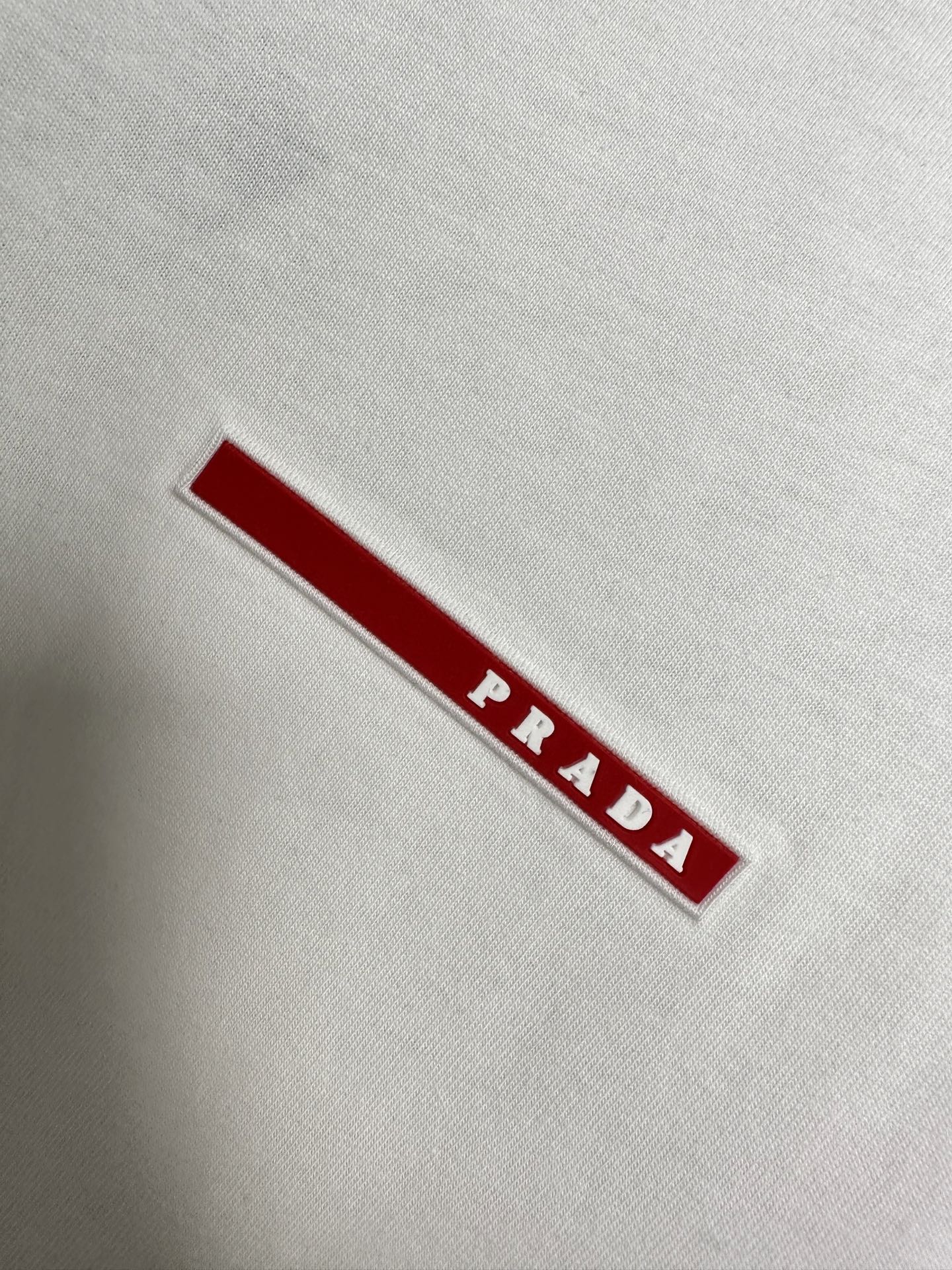 🔥（白～）Prada普拉达26SS春夏新款机能风短袖 | 极简与硬核的碰撞甄选高支双股棉料，垂坠挺括，透