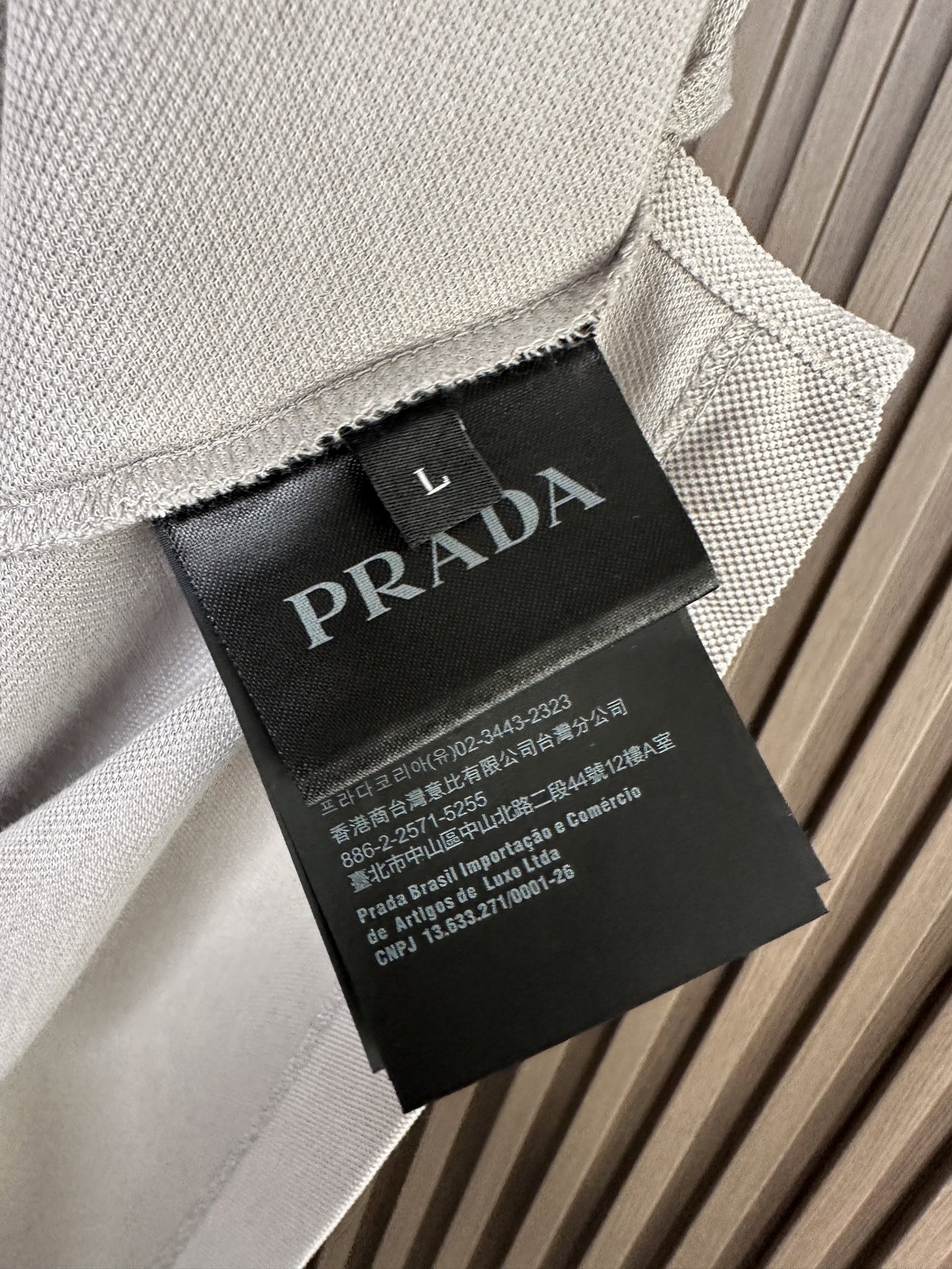 🔥（灰色～）PRADA普拉达26SS春夏新款，顶级爆款 玛雅系列POLO短袖 经典百搭 纯棉面料 舒适透