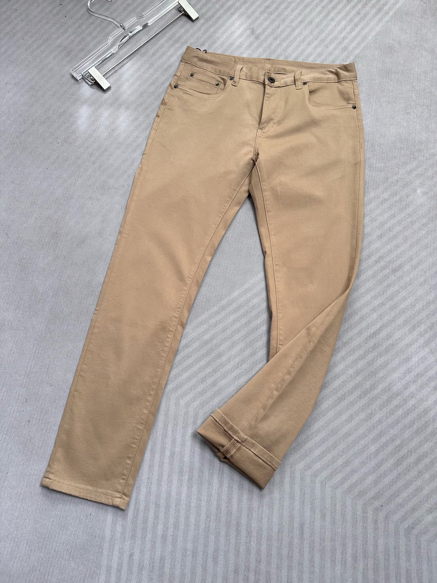 🔥Burberry 巴宝莉26SS春夏新款五袋款牛仔裤，直筒款，面料精选高弹牛仔面料 轻薄柔软舒适 定制