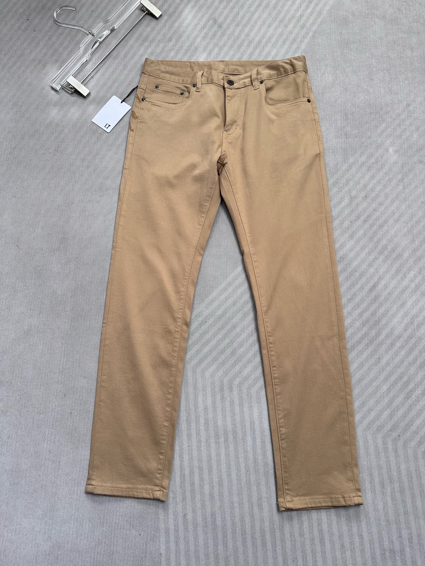 🔥Burberry 巴宝莉26SS春夏新款五袋款牛仔裤，直筒款，面料精选高弹牛仔面料 轻薄柔软舒适 定制
