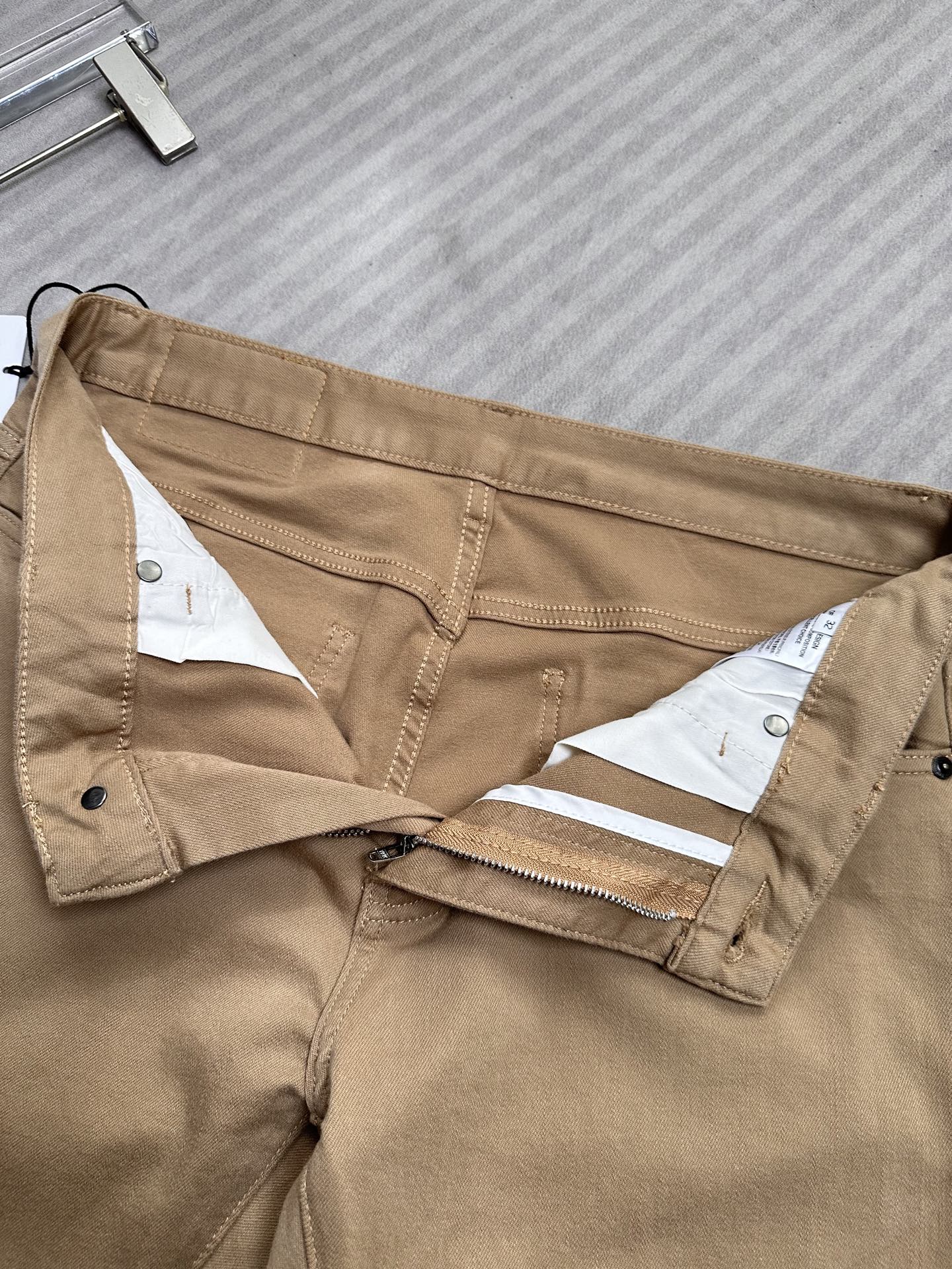 🔥Burberry 巴宝莉26SS春夏新款五袋款牛仔裤，直筒款，面料精选高弹牛仔面料 轻薄柔软舒适 定制
