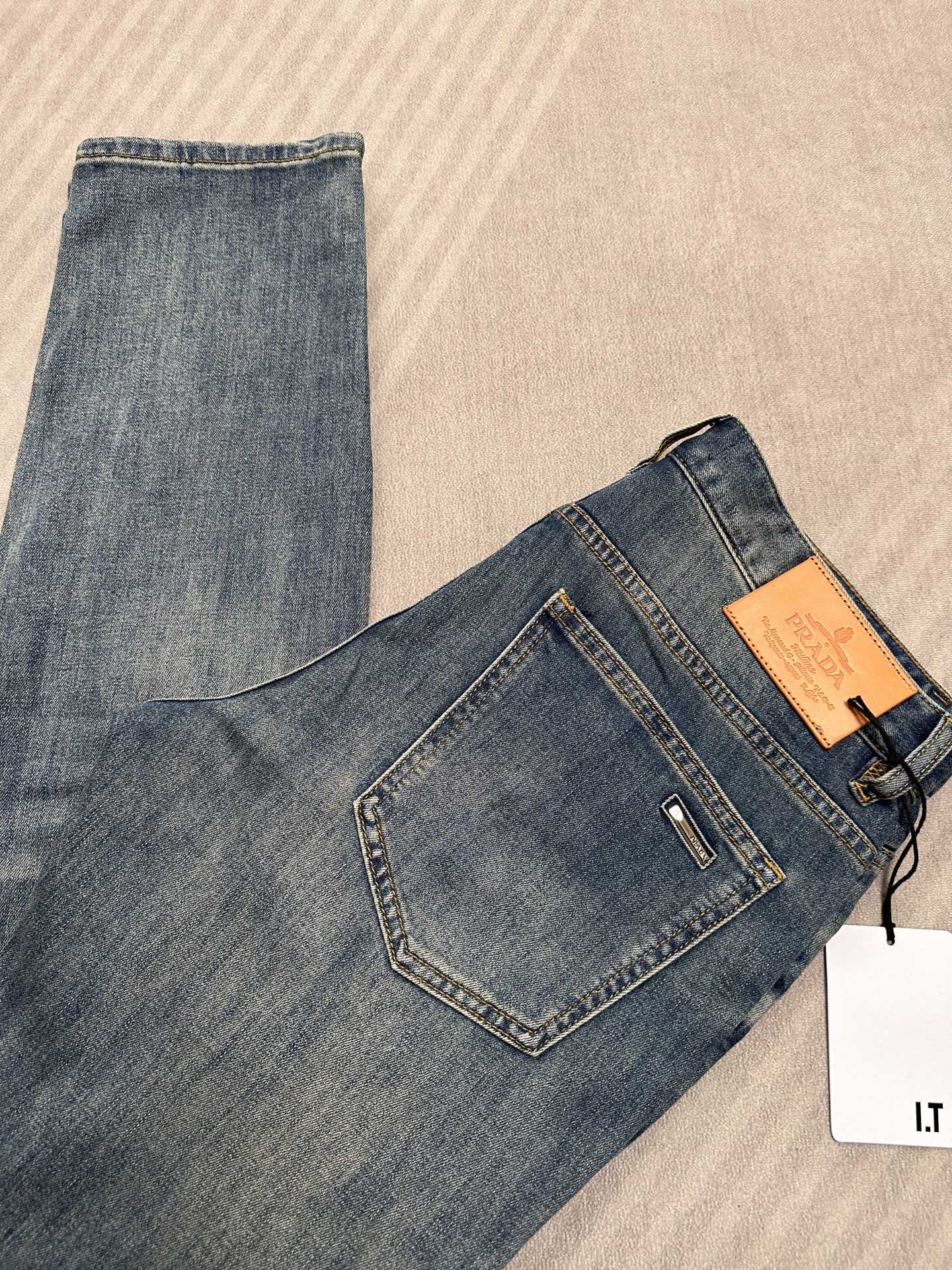 🔥PD普拉达26SS春夏新款牛仔裤，直筒款，面料精选高弹牛仔面料 轻薄柔软舒适 定制高端五金 细节彰显品