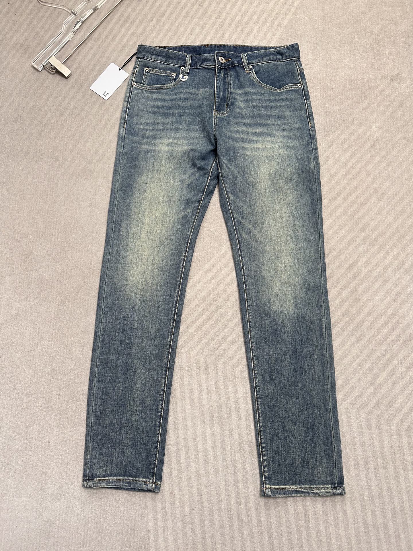 🔥Burberry 巴宝莉26SS春夏新款牛仔裤，直筒款，面料精选高弹牛仔面料 轻薄柔软舒适 定制高端五
