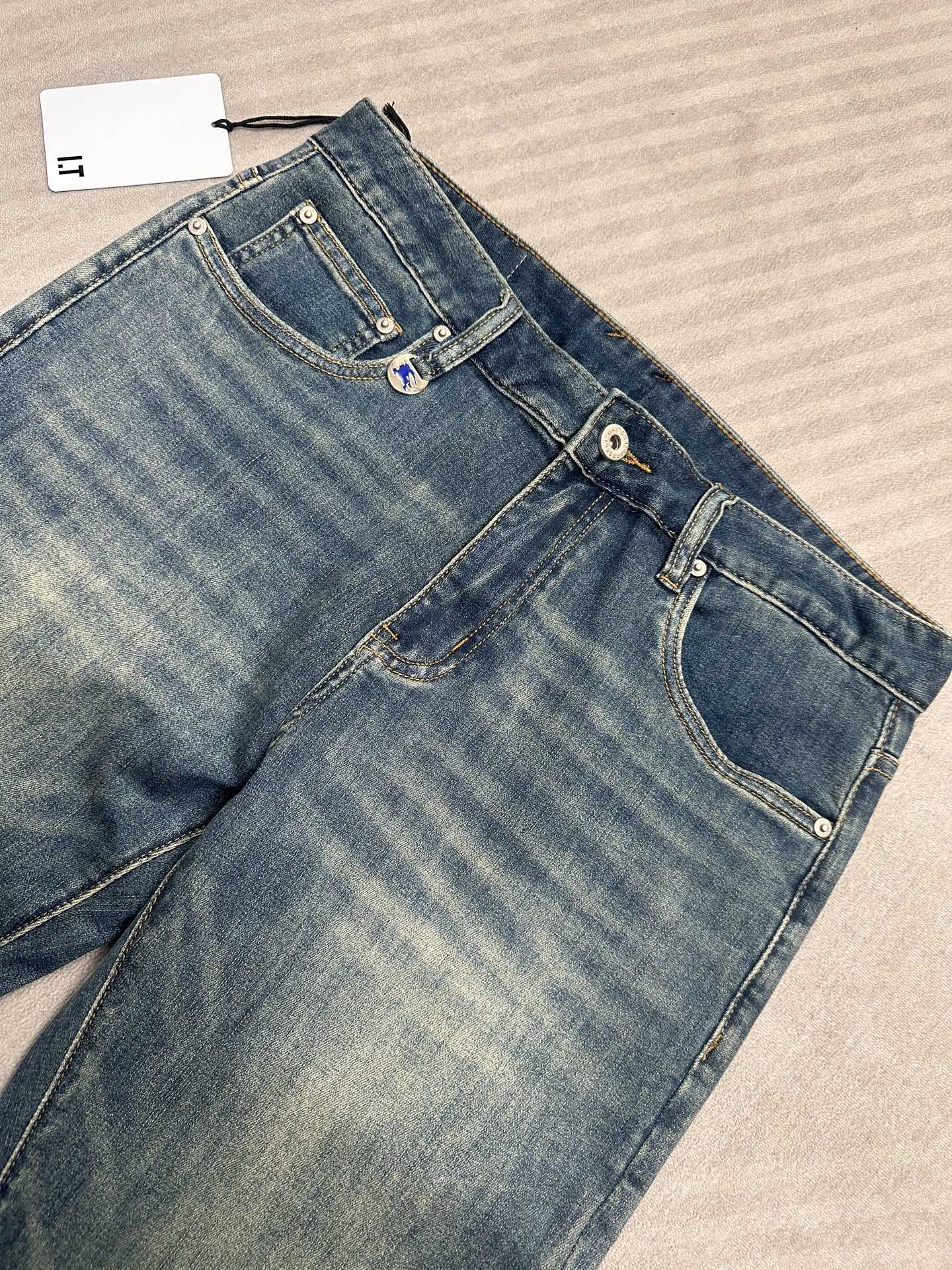 🔥Burberry 巴宝莉26SS春夏新款牛仔裤，直筒款，面料精选高弹牛仔面料 轻薄柔软舒适 定制高端五