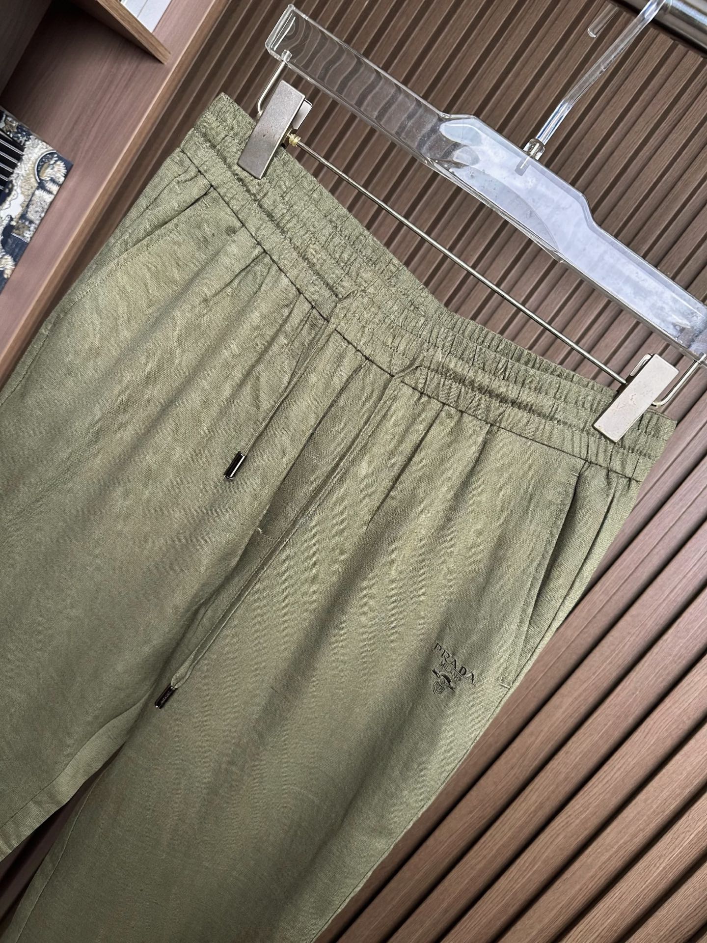 （绿～）爆款🔥PRADA普拉达26SS春夏新款麻棉休闲裤 手感细腻舒适 经典百搭款 定制五金 绝对爆款 