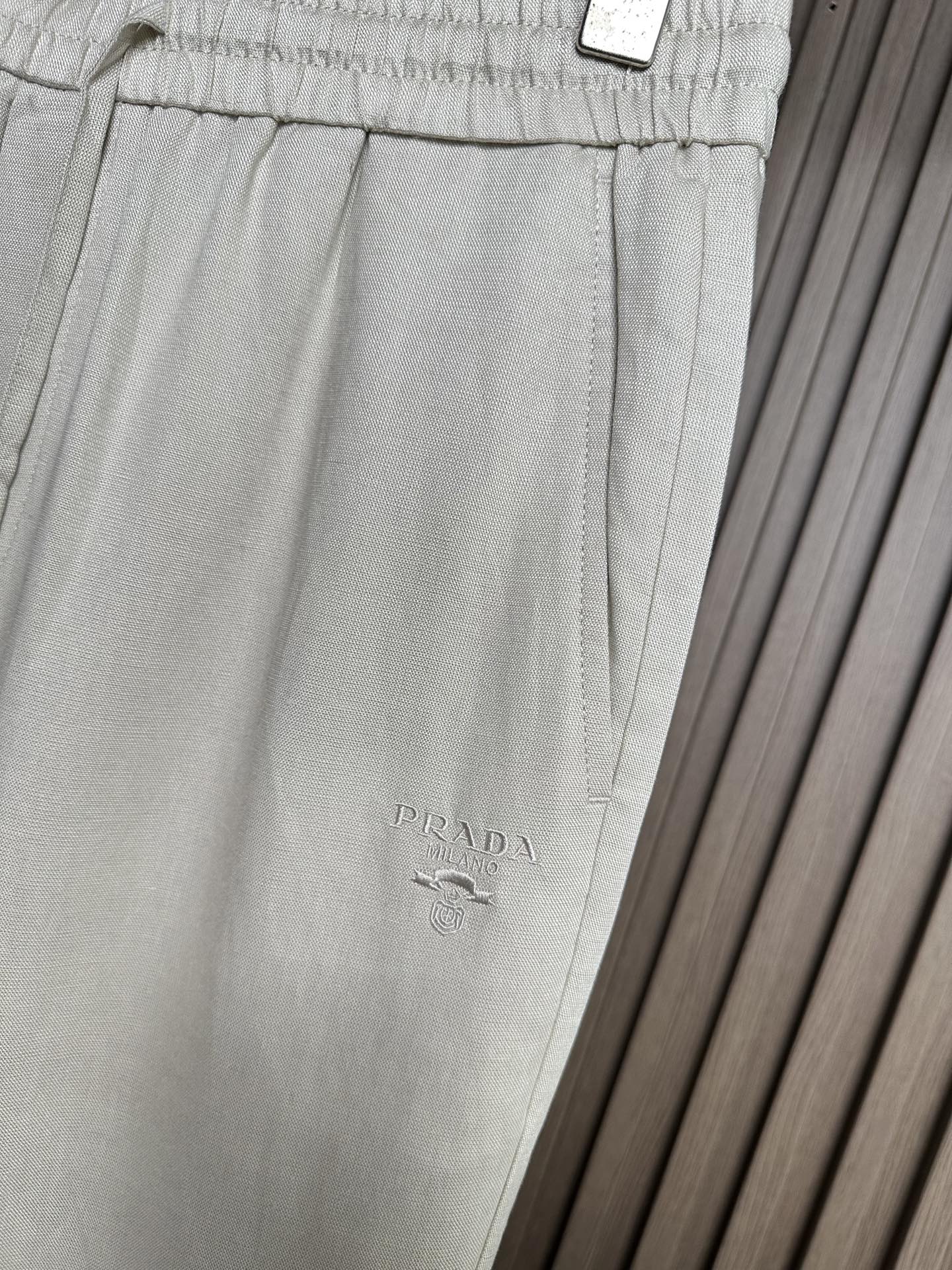（亚麻色～）爆款🔥PRADA普拉达26SS春夏新款麻棉休闲裤 手感细腻舒适 经典百搭款 定制五金 绝对爆