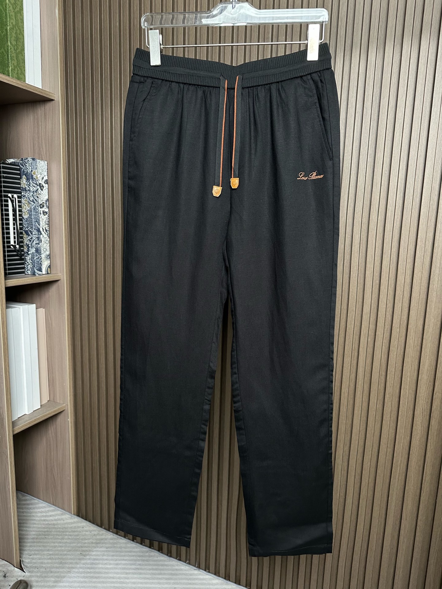 （黑色～）loro Piana诺悠翩雅26SS早春新品轻奢亚麻裤 把高级感穿在日常甄选高支面料，触感软糯