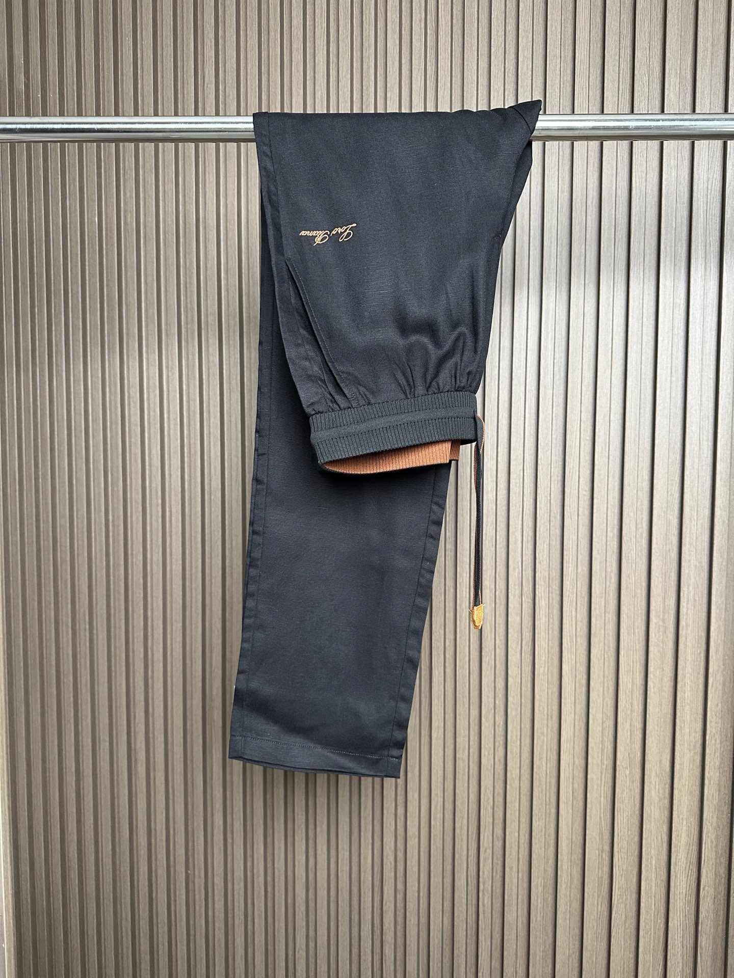（黑色～）loro Piana诺悠翩雅26SS早春新品轻奢亚麻裤 把高级感穿在日常甄选高支面料，触感软糯