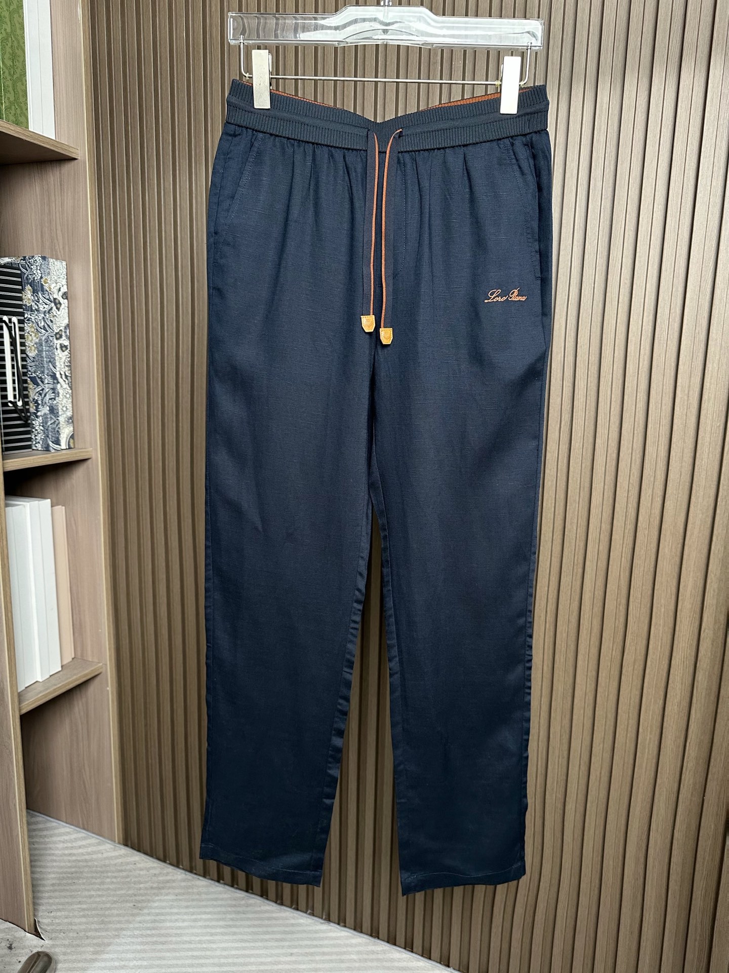 （藏蓝～）loro Piana诺悠翩雅26SS早春新品轻奢亚麻裤 把高级感穿在日常甄选高支面料，触感软糯
