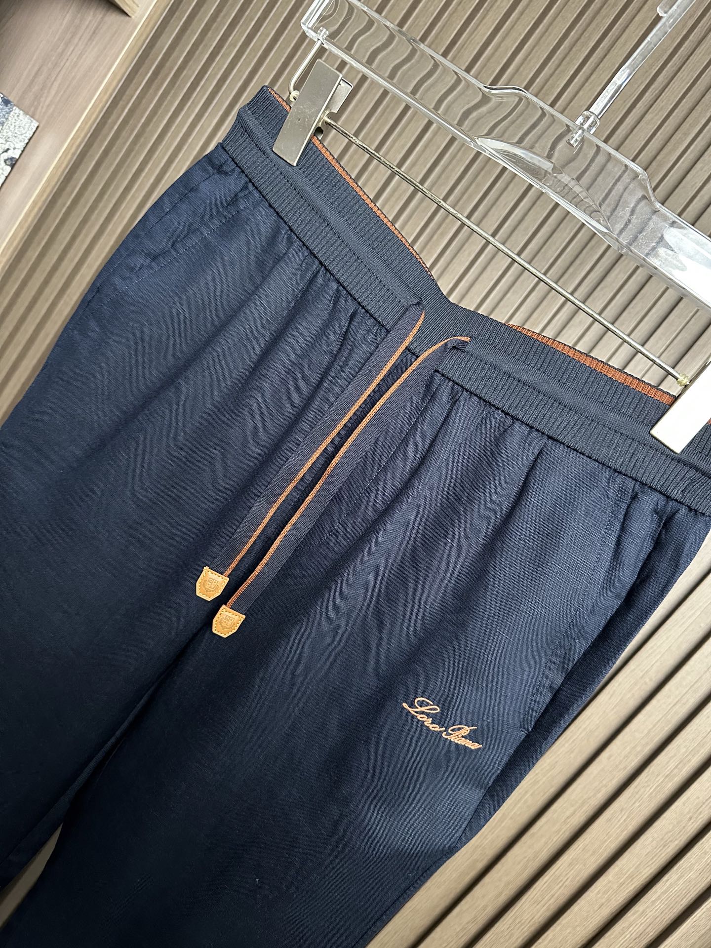 （藏蓝～）loro Piana诺悠翩雅26SS早春新品轻奢亚麻裤 把高级感穿在日常甄选高支面料，触感软糯