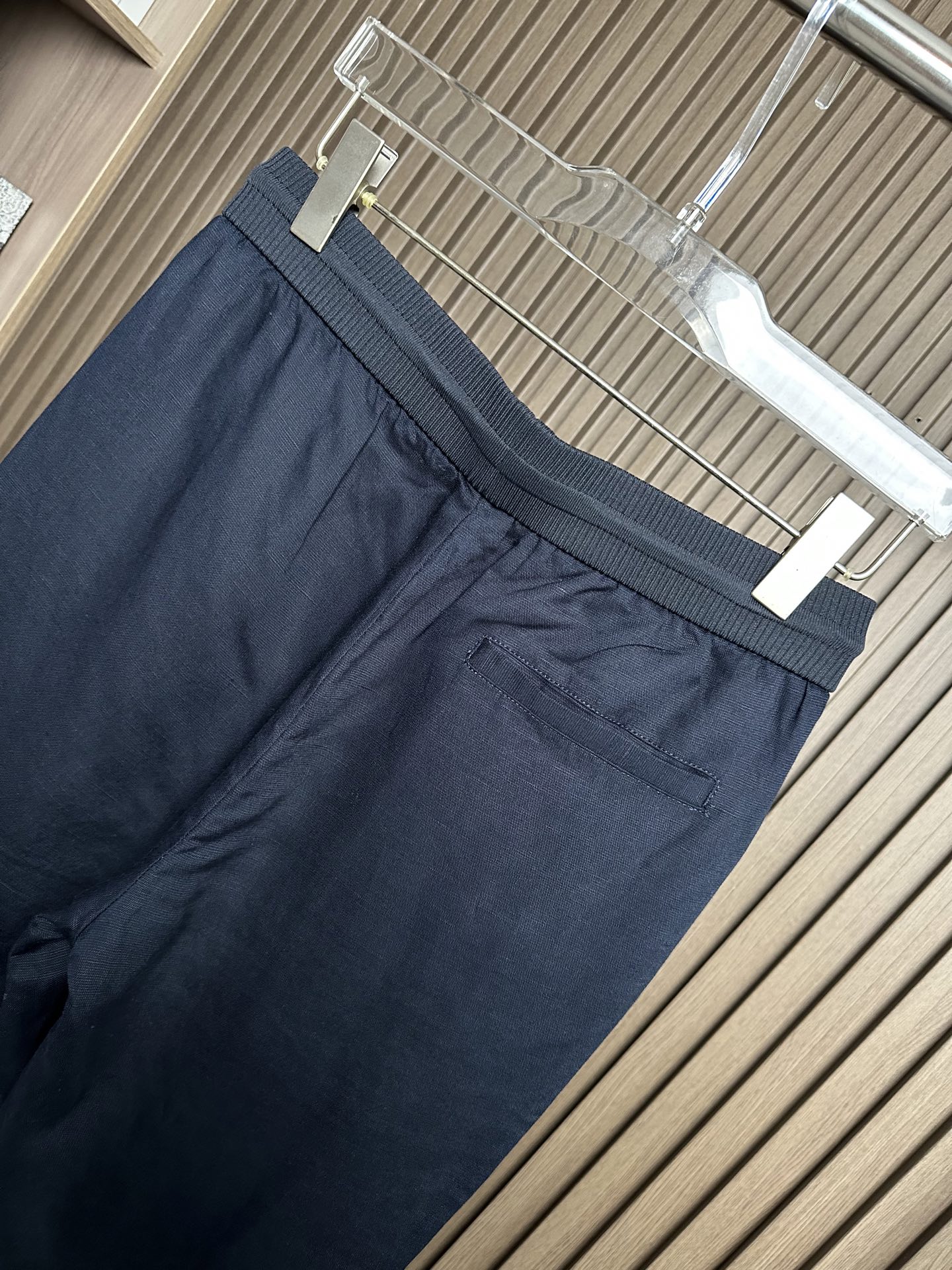 （藏蓝～）loro Piana诺悠翩雅26SS早春新品轻奢亚麻裤 把高级感穿在日常甄选高支面料，触感软糯