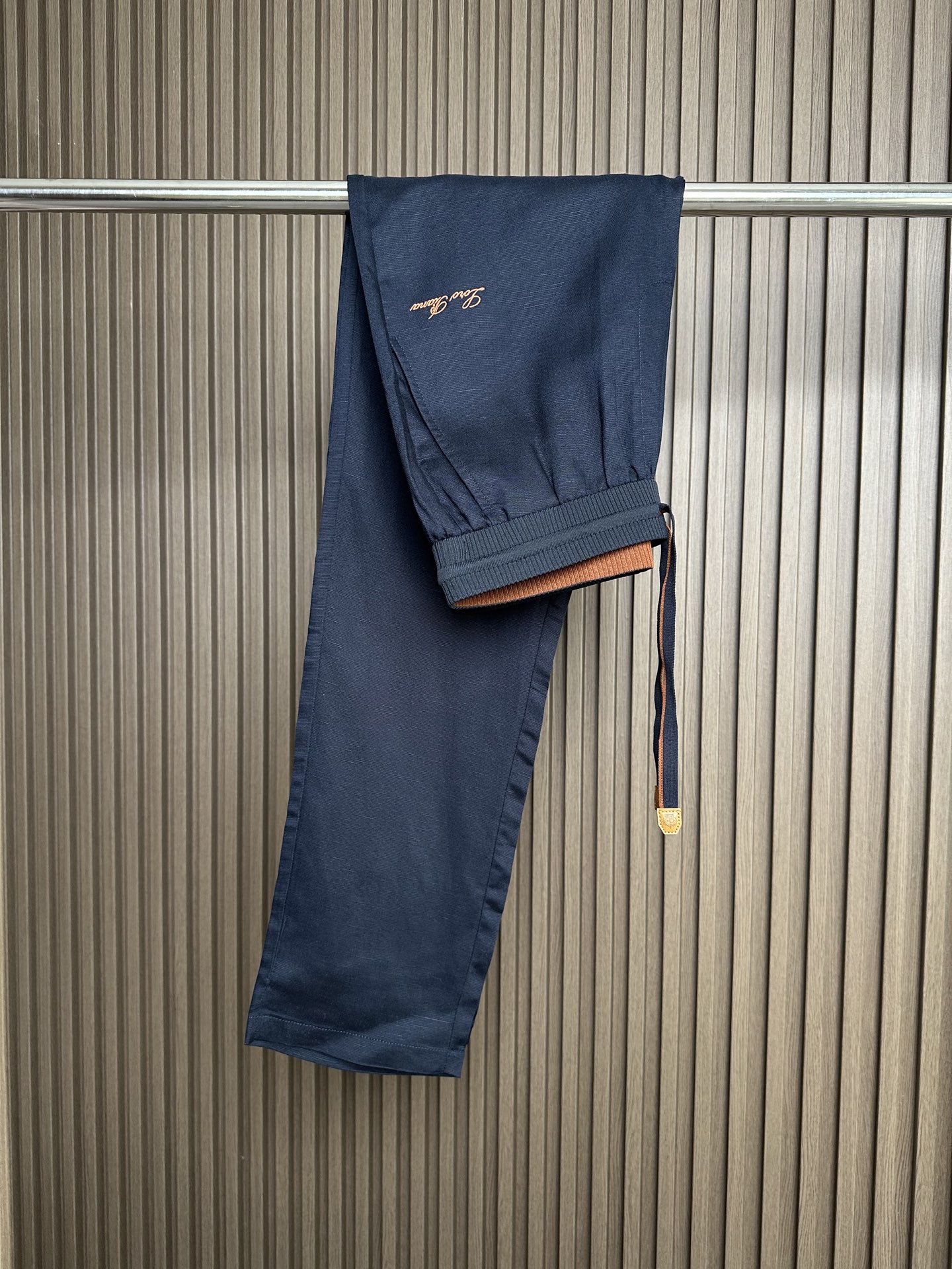 （藏蓝～）loro Piana诺悠翩雅26SS早春新品轻奢亚麻裤 把高级感穿在日常甄选高支面料，触感软糯