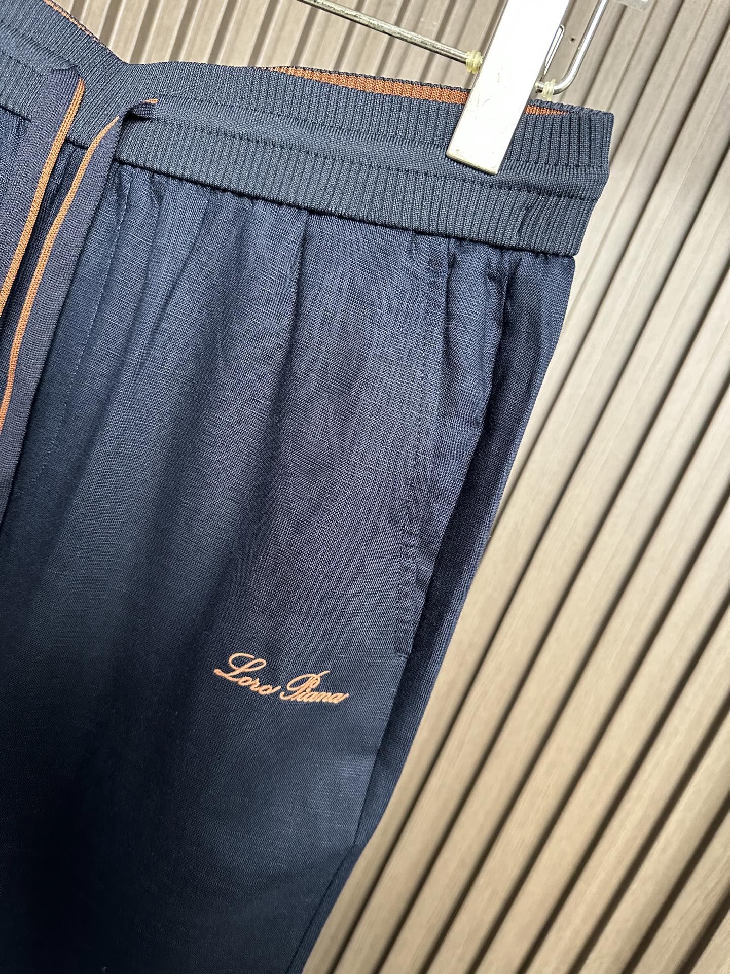 （藏蓝～）loro Piana诺悠翩雅26SS早春新品轻奢亚麻裤 把高级感穿在日常甄选高支面料，触感软糯